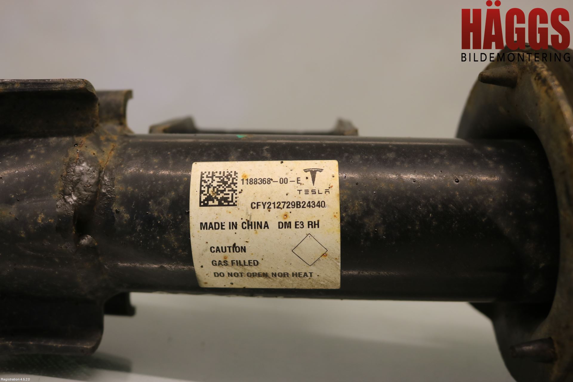 Tesla MODEL Y 21- Fjäderben Fram Höger