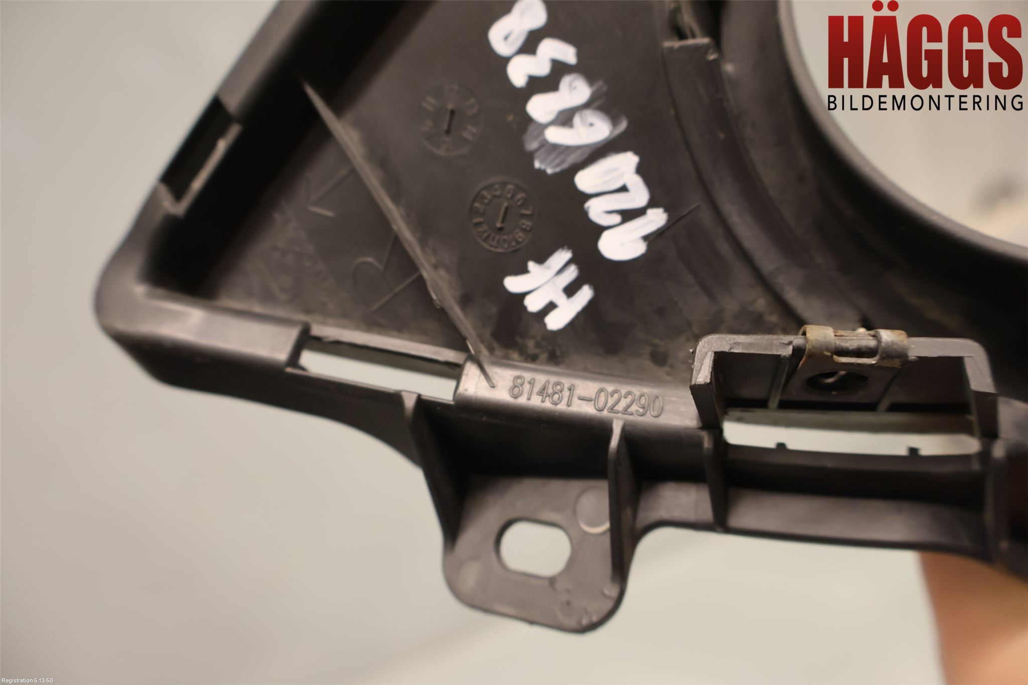 Toyota AURIS 13-19 Dimljussarg Fram