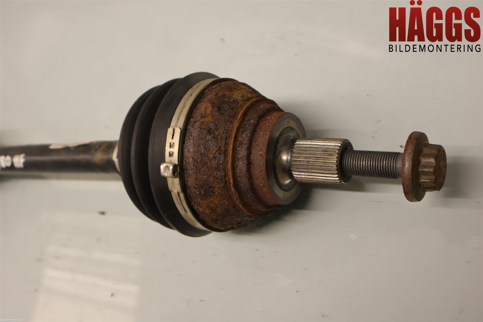 Volkswagen VW TIGUAN 16-24 Drivaxel Fram Höger
