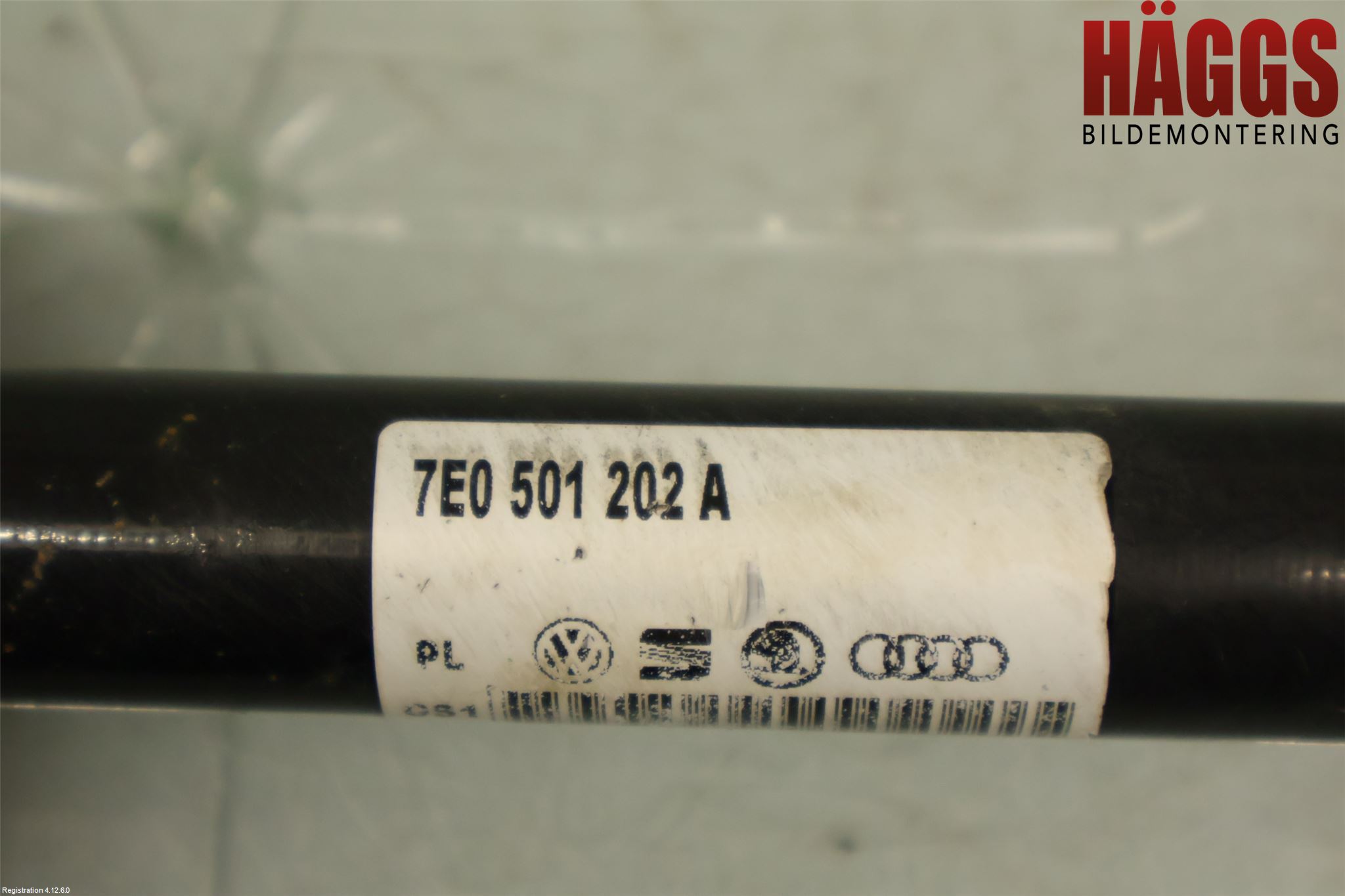 Volkswagen VW TRANSP/CARAVELLE (T7) 22-24 Drivaxel Bak Höger