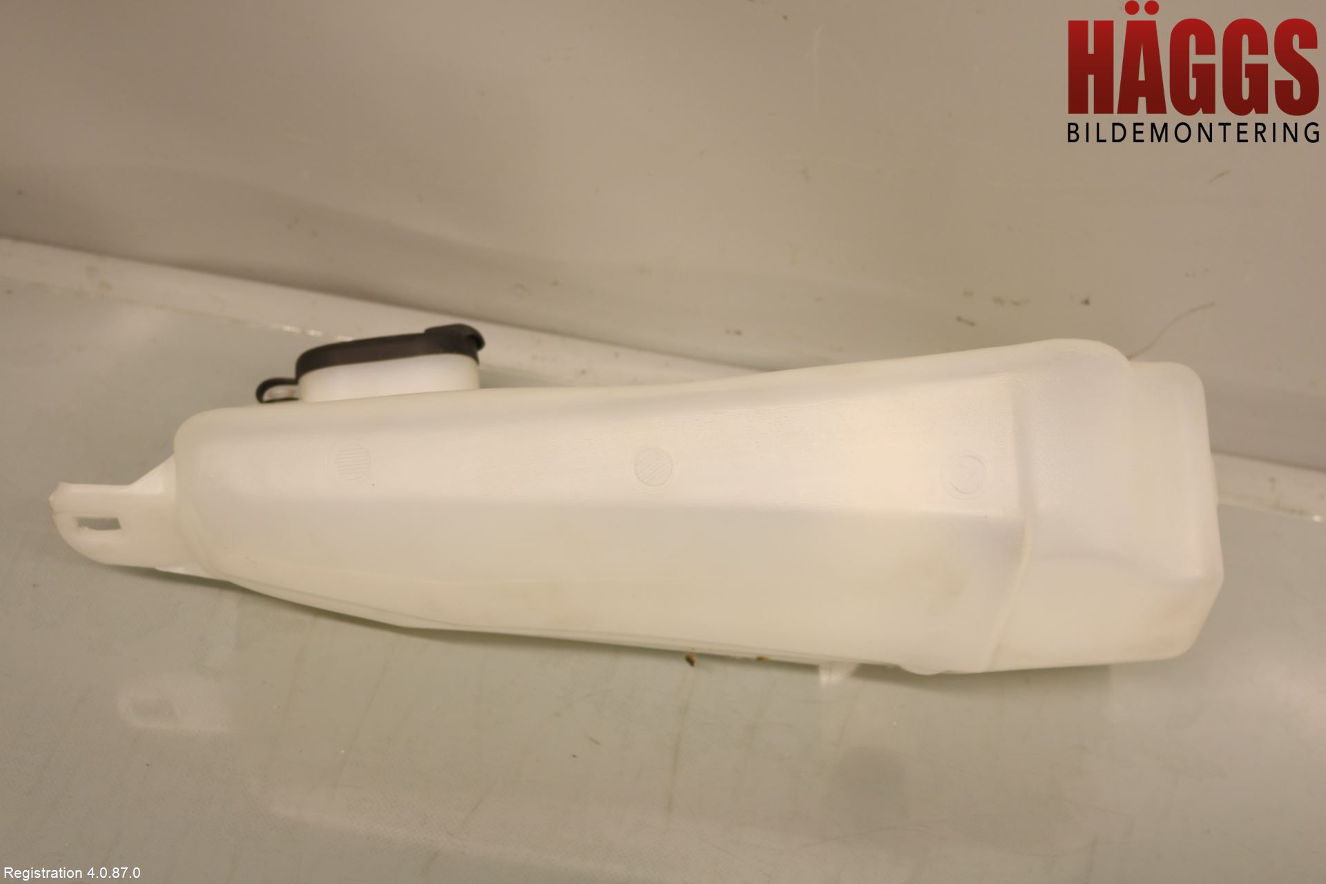 Dacia DUSTER 10-17 Spolartank Vindruta