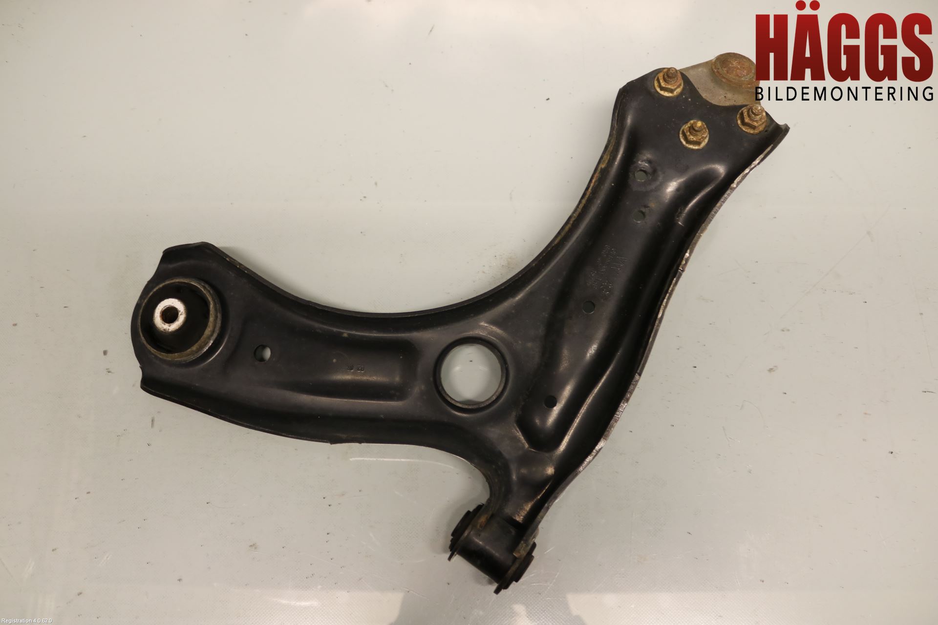 Skoda RAPID Bärarm Fram Undre Hö