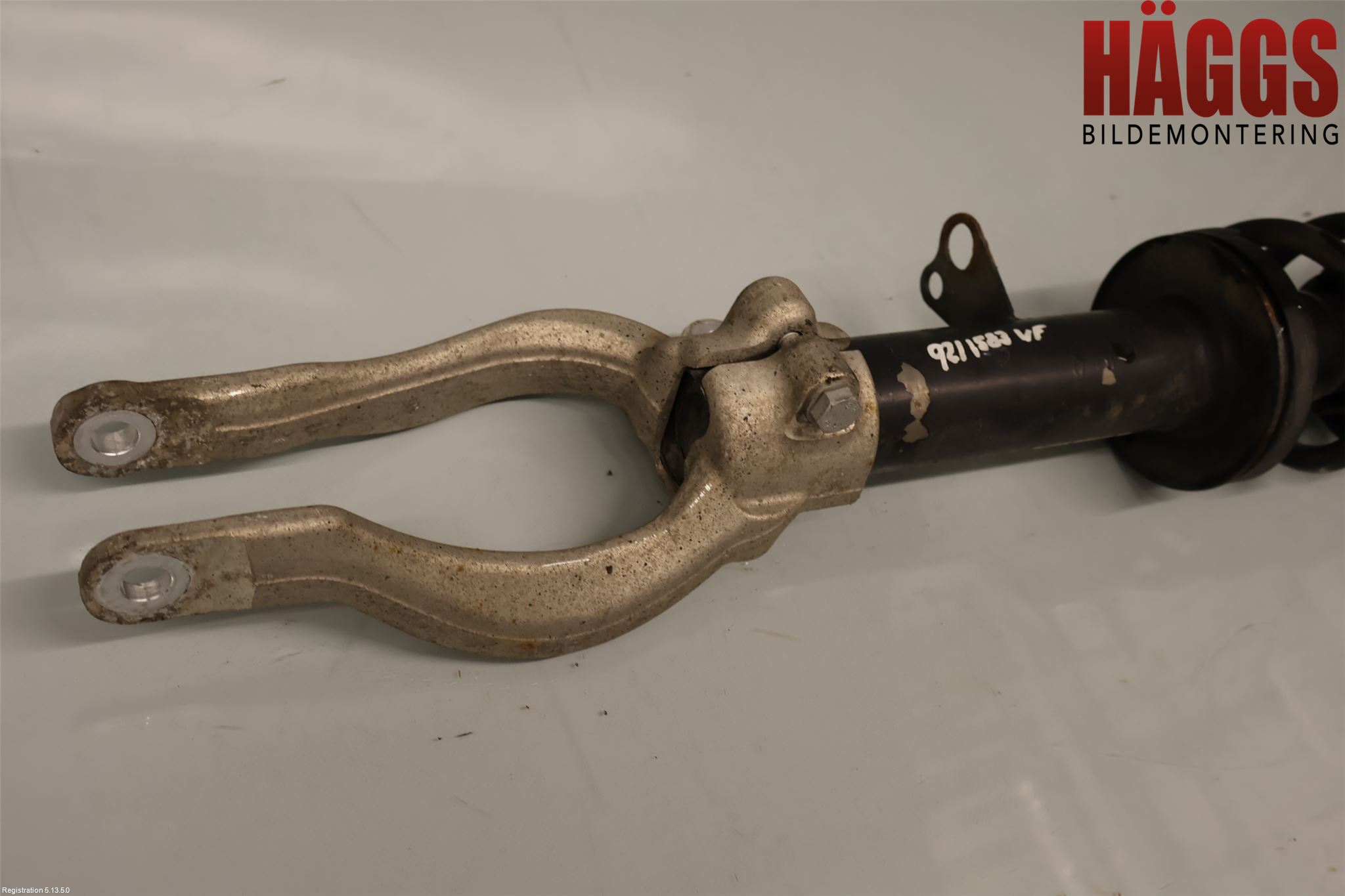 BMW 5 G30/G31/F90 17-23 Fjäderben Fram Vänster