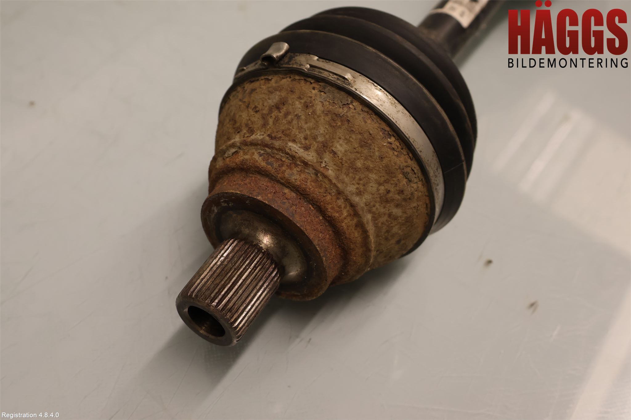 Volkswagen VW PASSAT 11-14 Drivaxel Fram Vänster