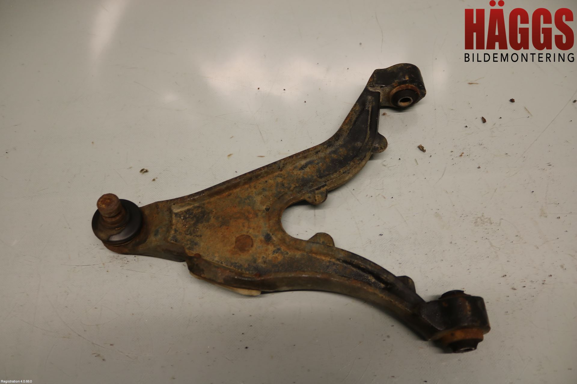 Volvo S70/V70/XC  97-00 Bärarm Fram Undre Hö