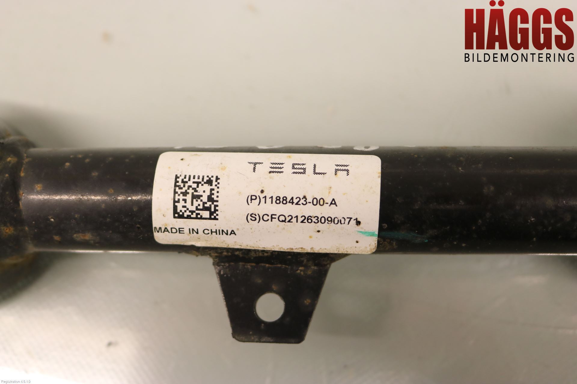 Tesla MODEL Y 21- Bärarm Bak Höger
