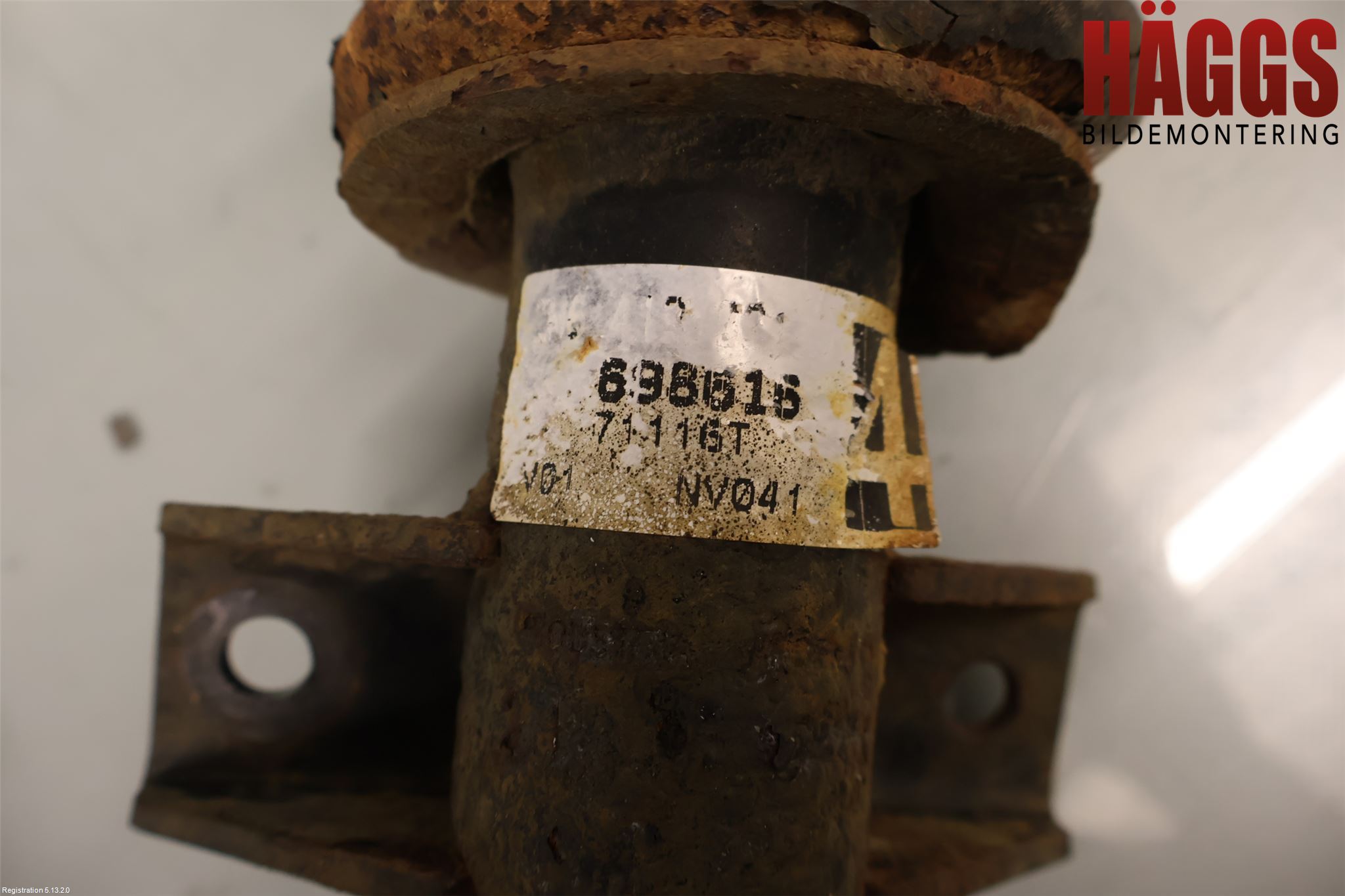 Volkswagen VW AMAROK 2H 10-22 Fjäderben Fram Vänster