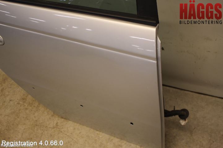 Toyota AVENSIS 98-02 Dörr Bak Höger