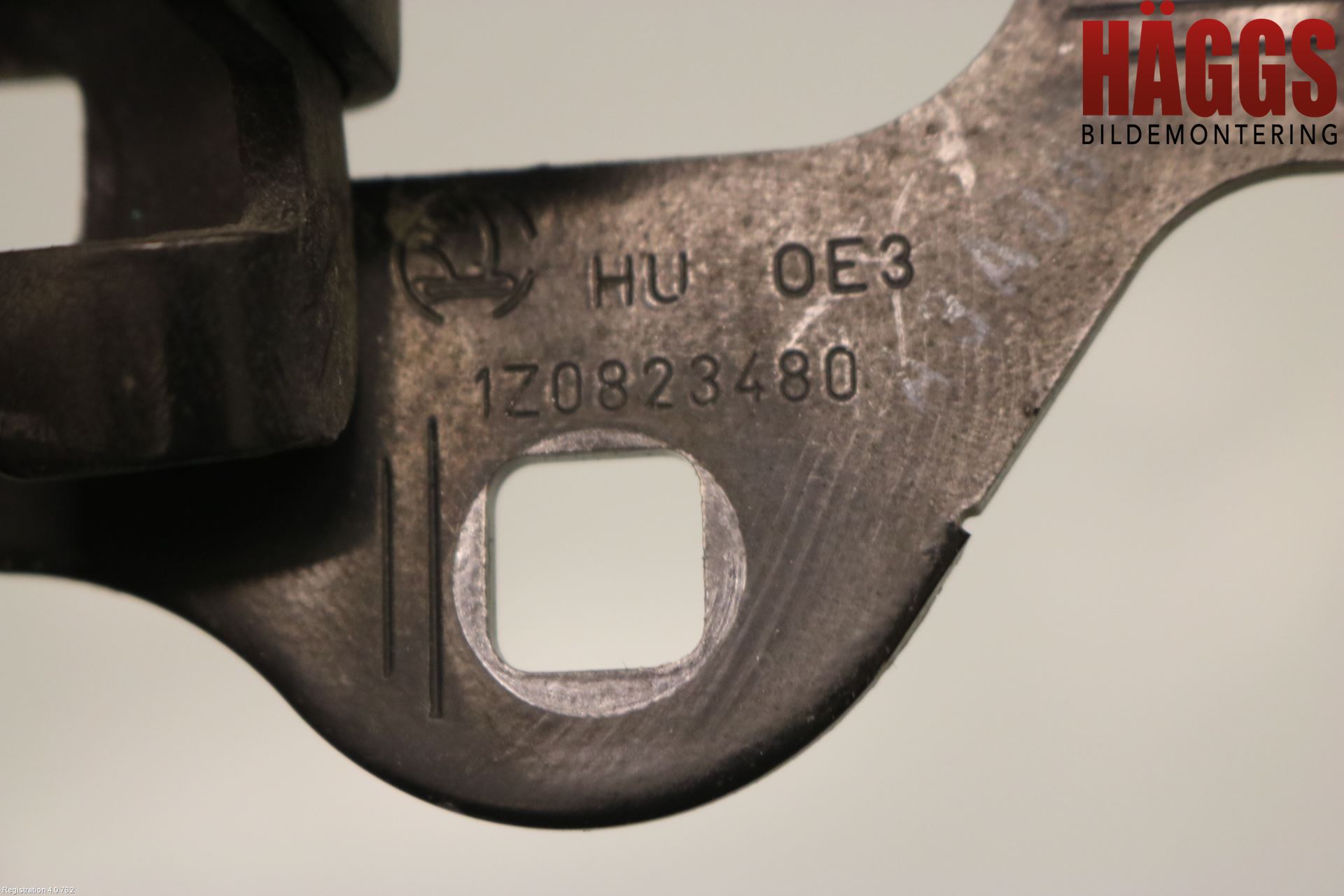 Skoda OCTAVIA (1Z) 05-13 Huv Spärr
