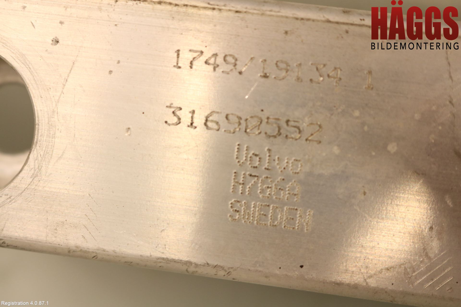 Volvo V90 17->> Kylarfäste-Ram-Balk