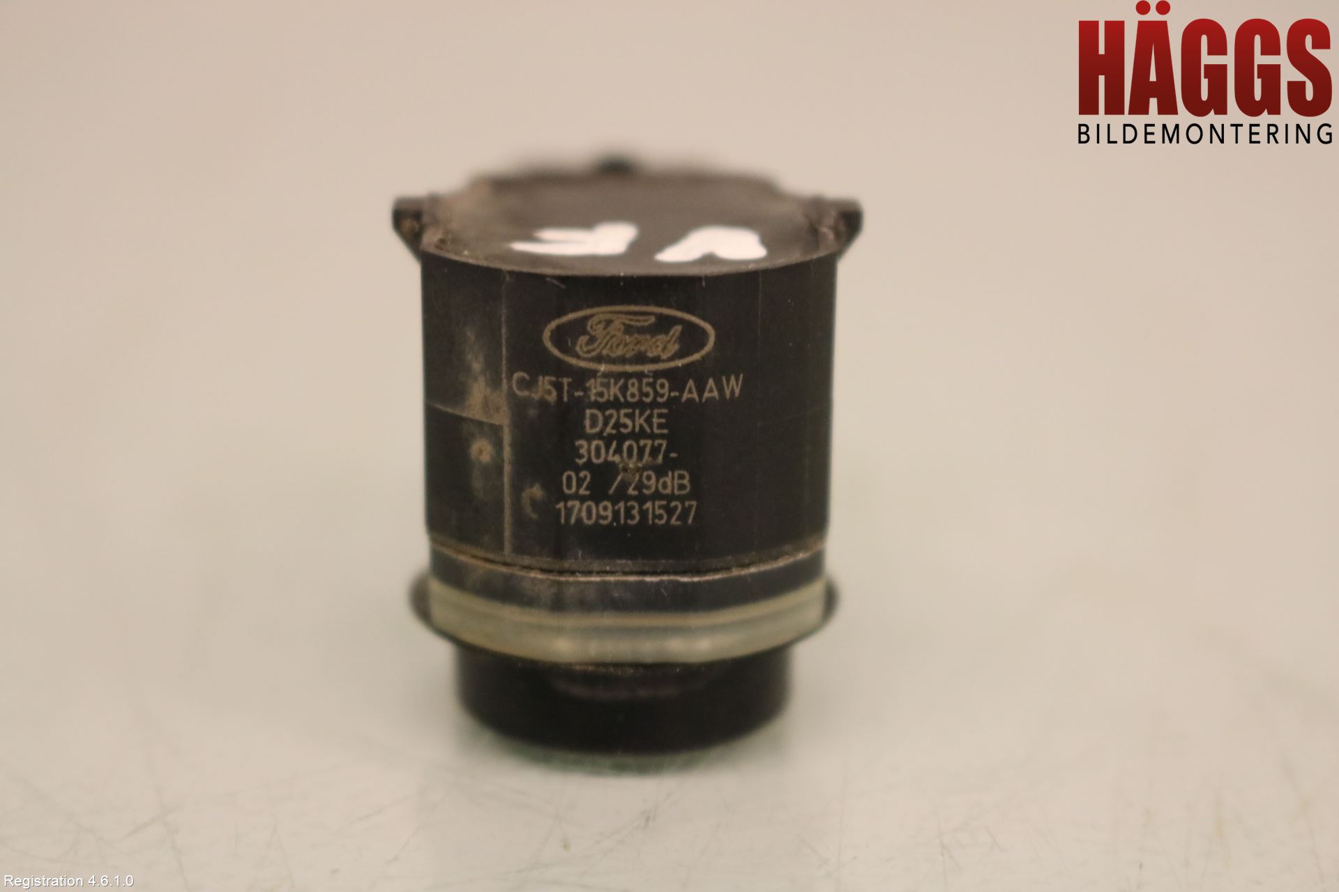 Ford KUGA 13-16 Parkeringshjälp Frontsensor