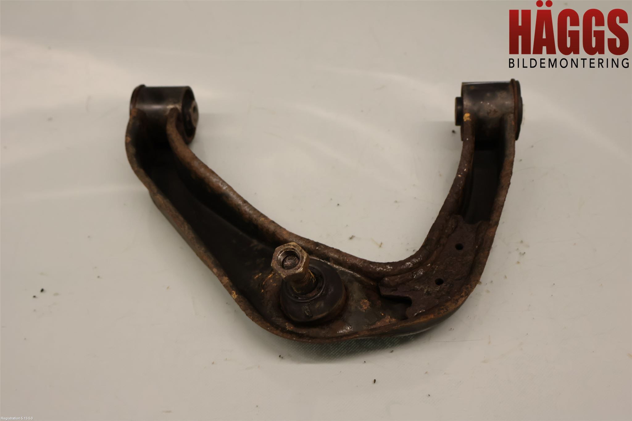 Nissan NP300 Bärarm Fram Övre Vä