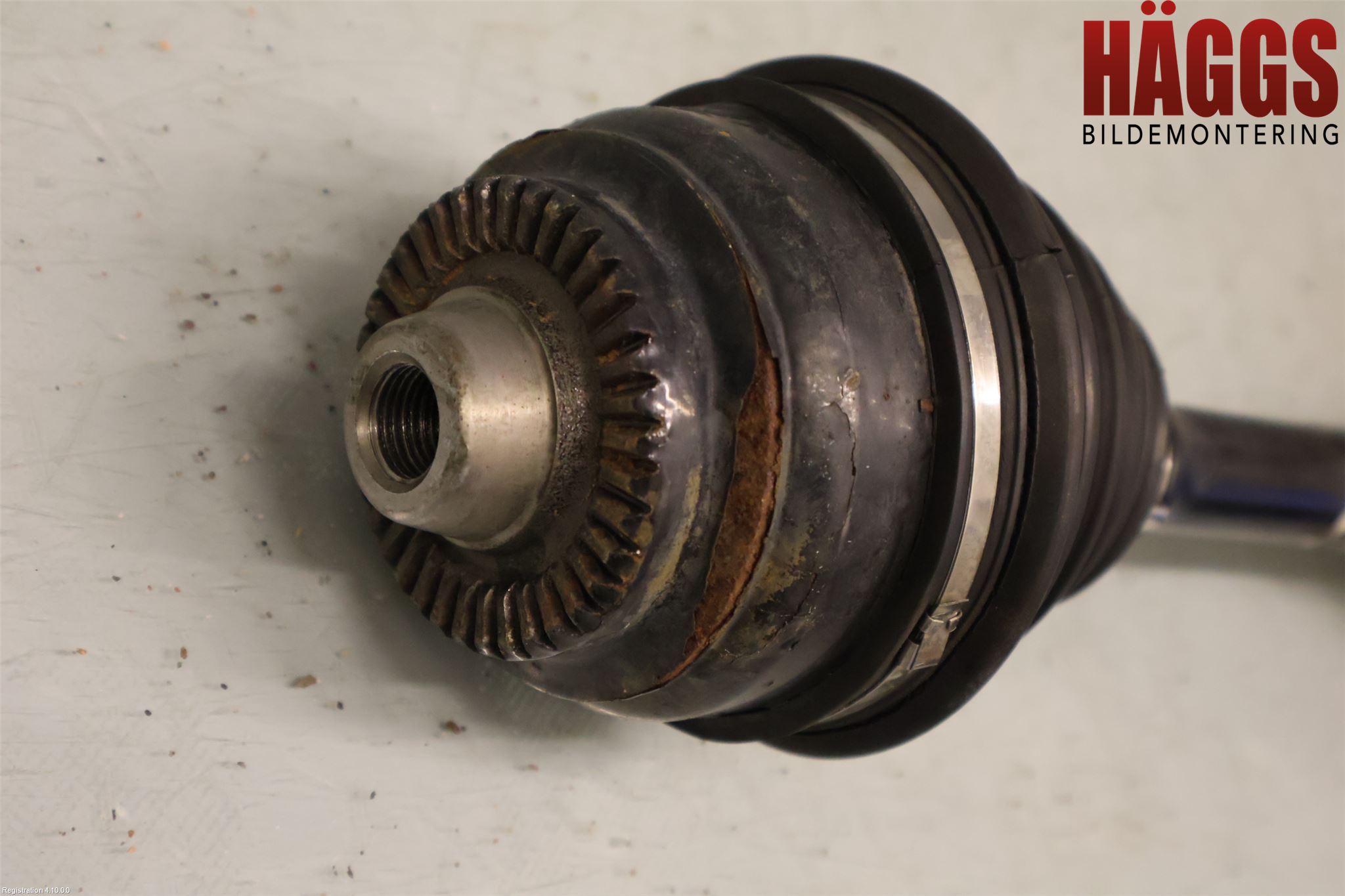 BMW 5 F10/F11/F18 09-17 Drivaxel Fram Vänster
