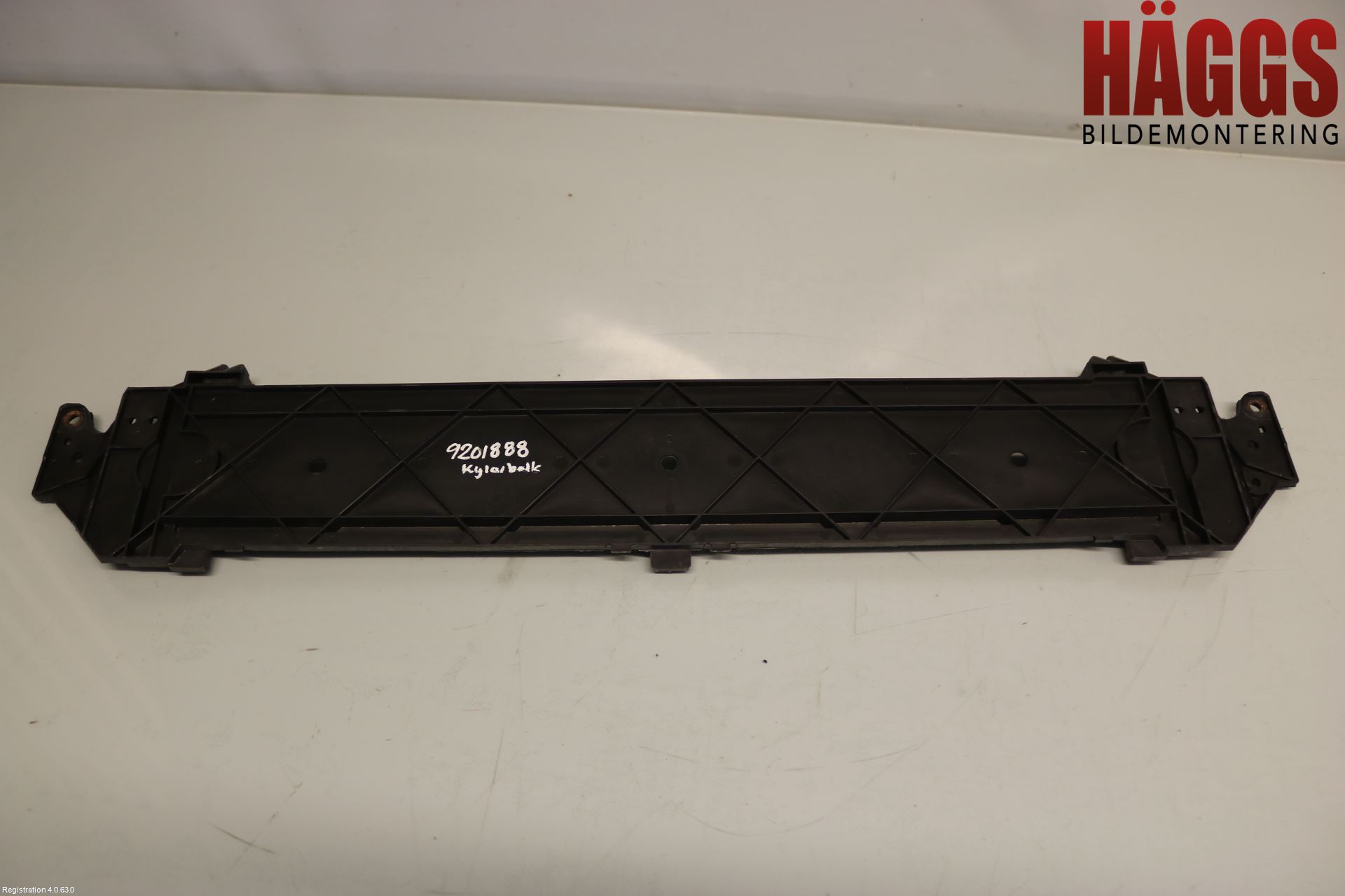 BMW 5 F10/F11/F18 09-17 Kylarfäste-Ram-Balk