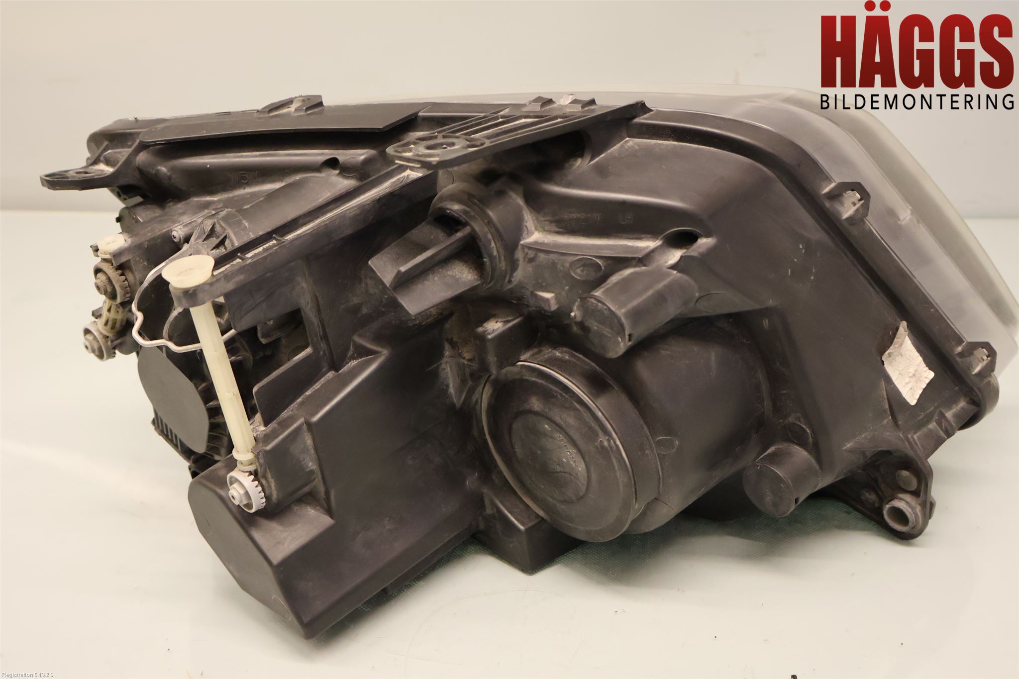 Volkswagen VW AMAROK 2H 10-22 Strålkastare Vänster