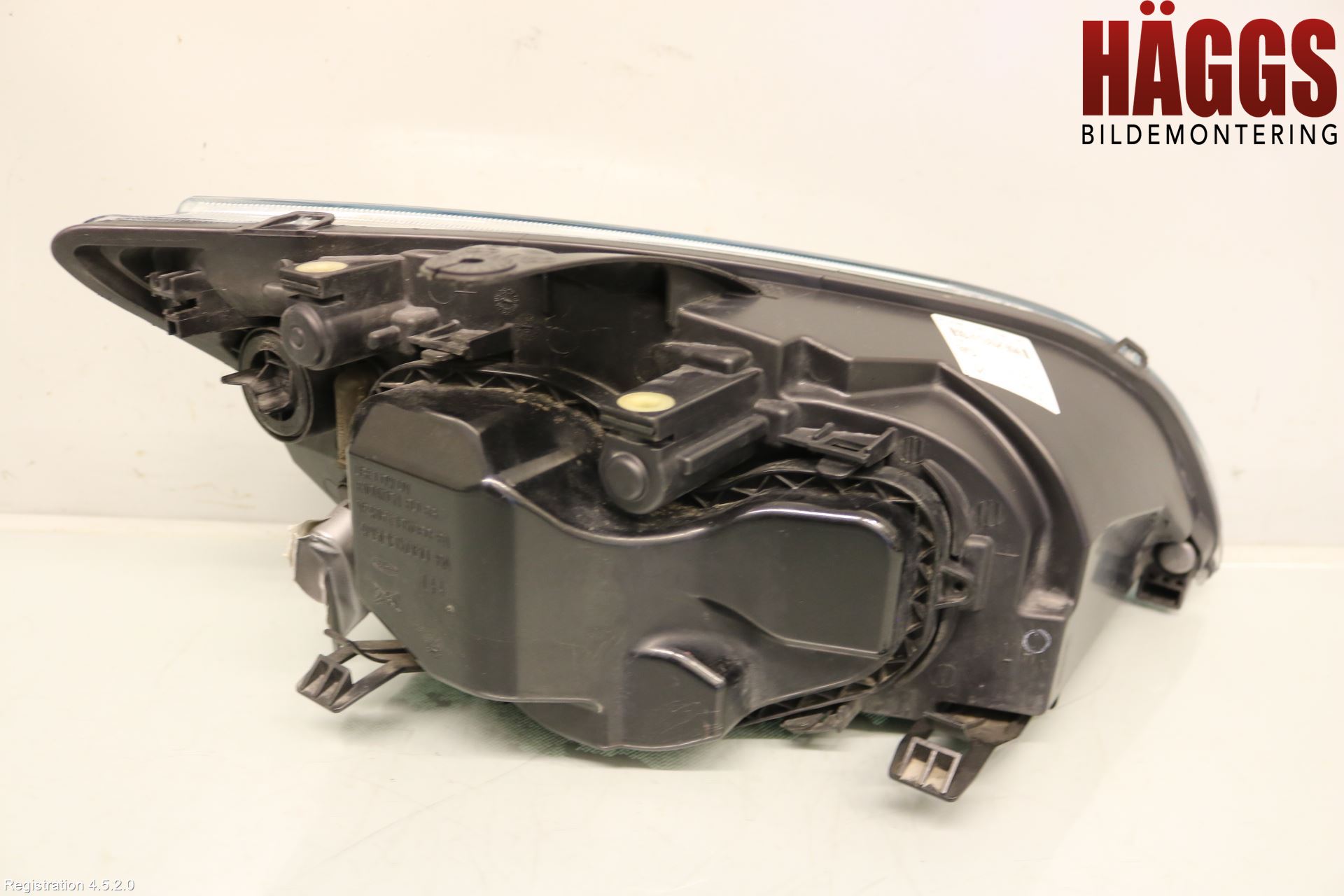 Ford FOCUS     04-07 Strålkastare Vänster