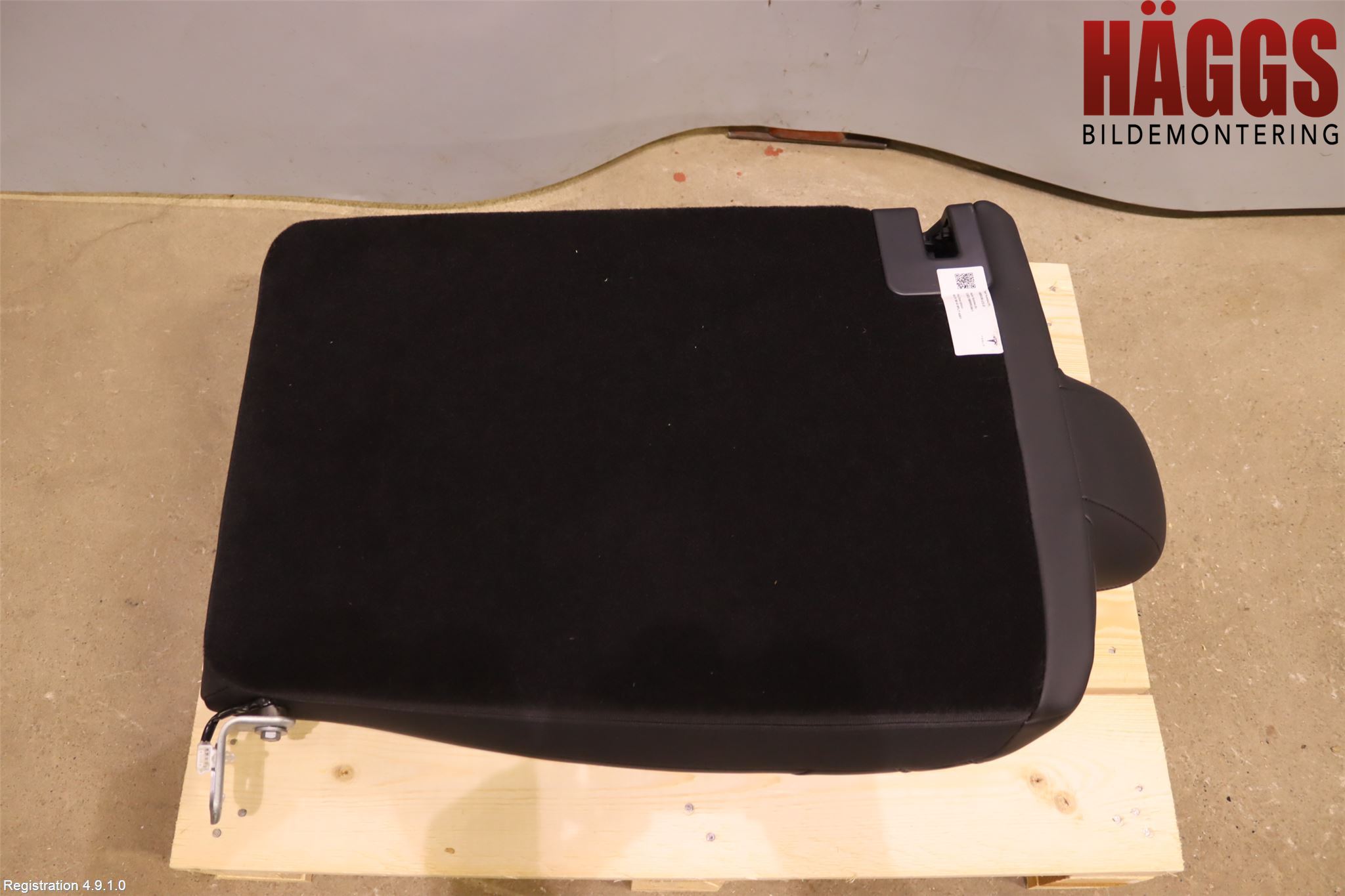 Tesla MODEL 3 17- Inredning Ryggdyna Bak