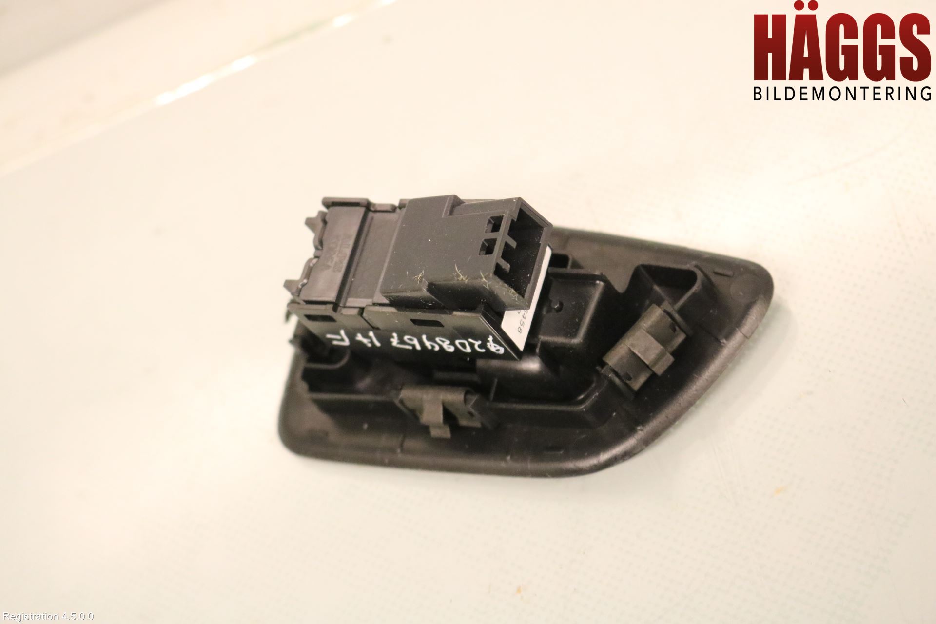 Volvo V90 17->> Strömställare Elhiss