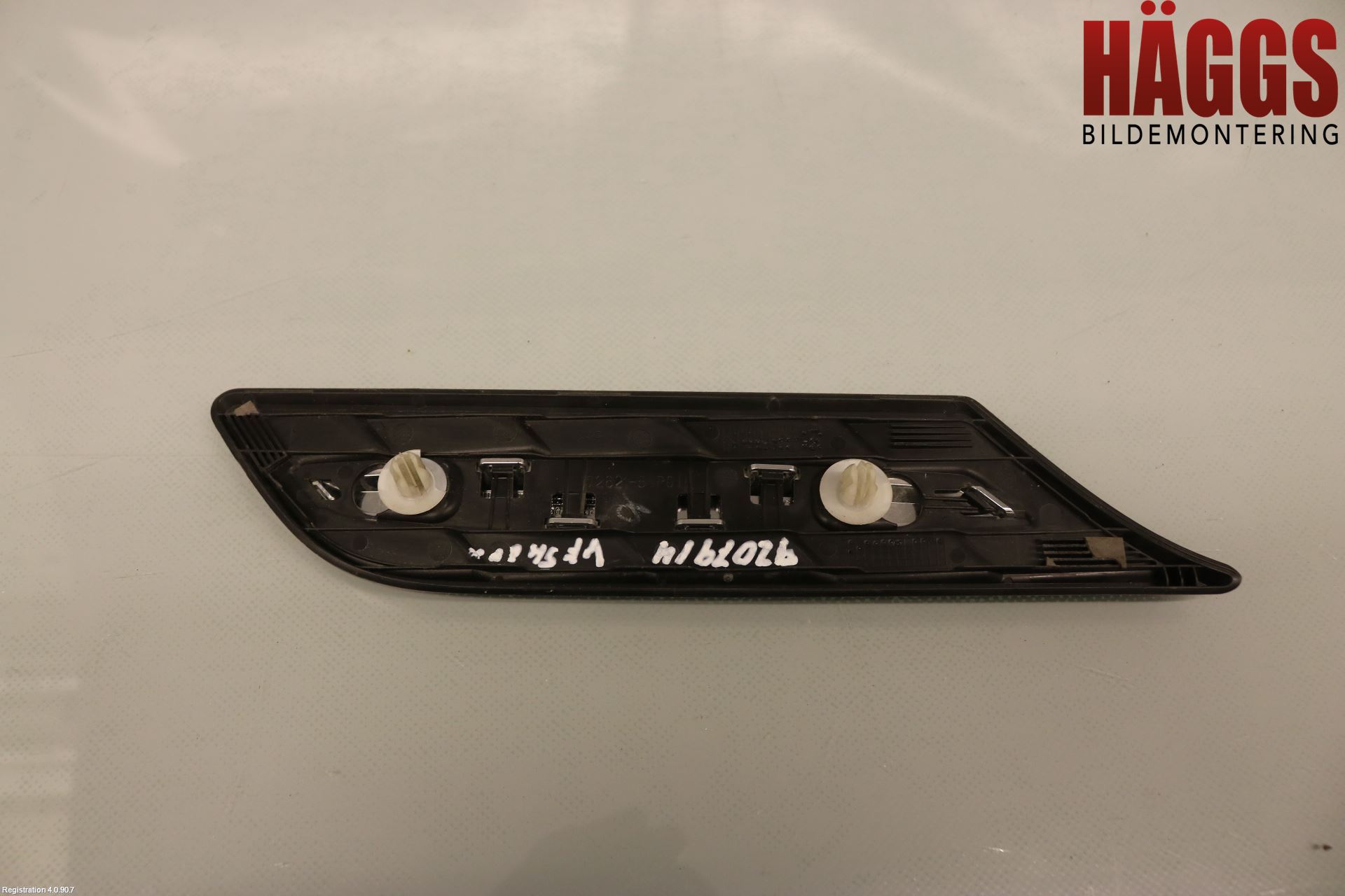 Suzuki VITARA 15- List Framskärm Vä