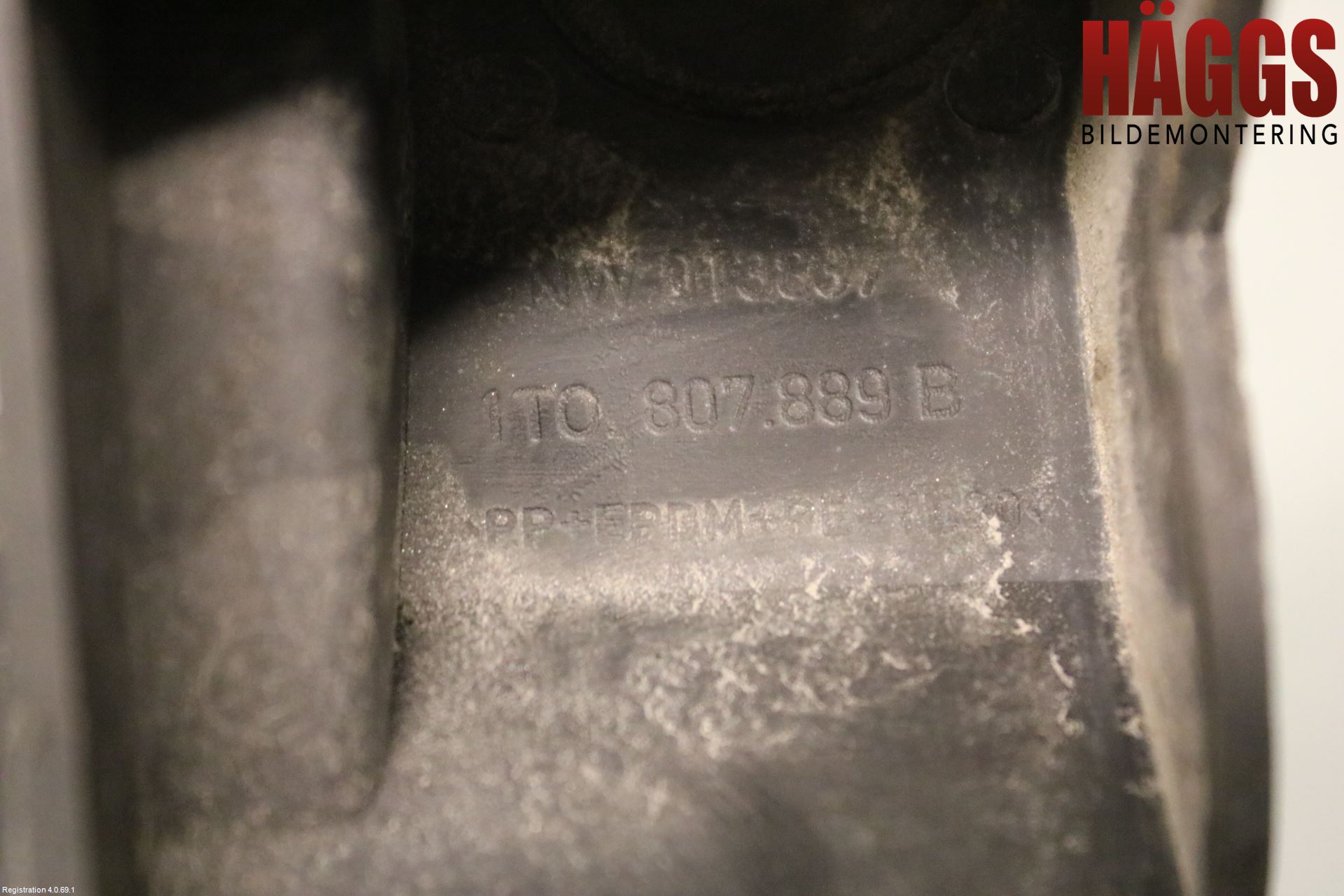 Volkswagen VW CADDY      04-10 Stötfångarfäste Fram Vä