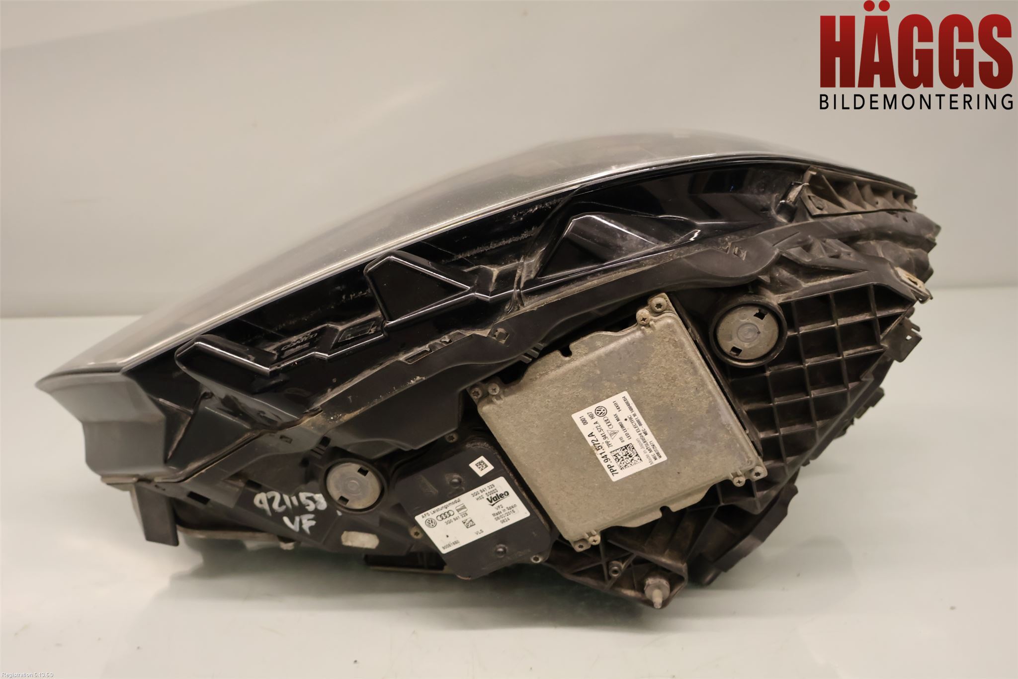 Volkswagen VW PASSAT 15-19 Strålkastare Vänster