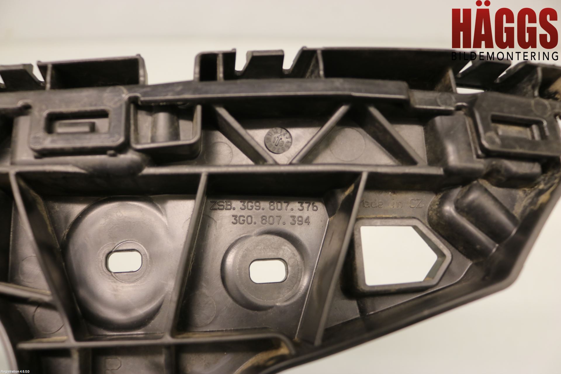 Volkswagen VW PASSAT 15-19 Stötfångarfäste Bak Hö