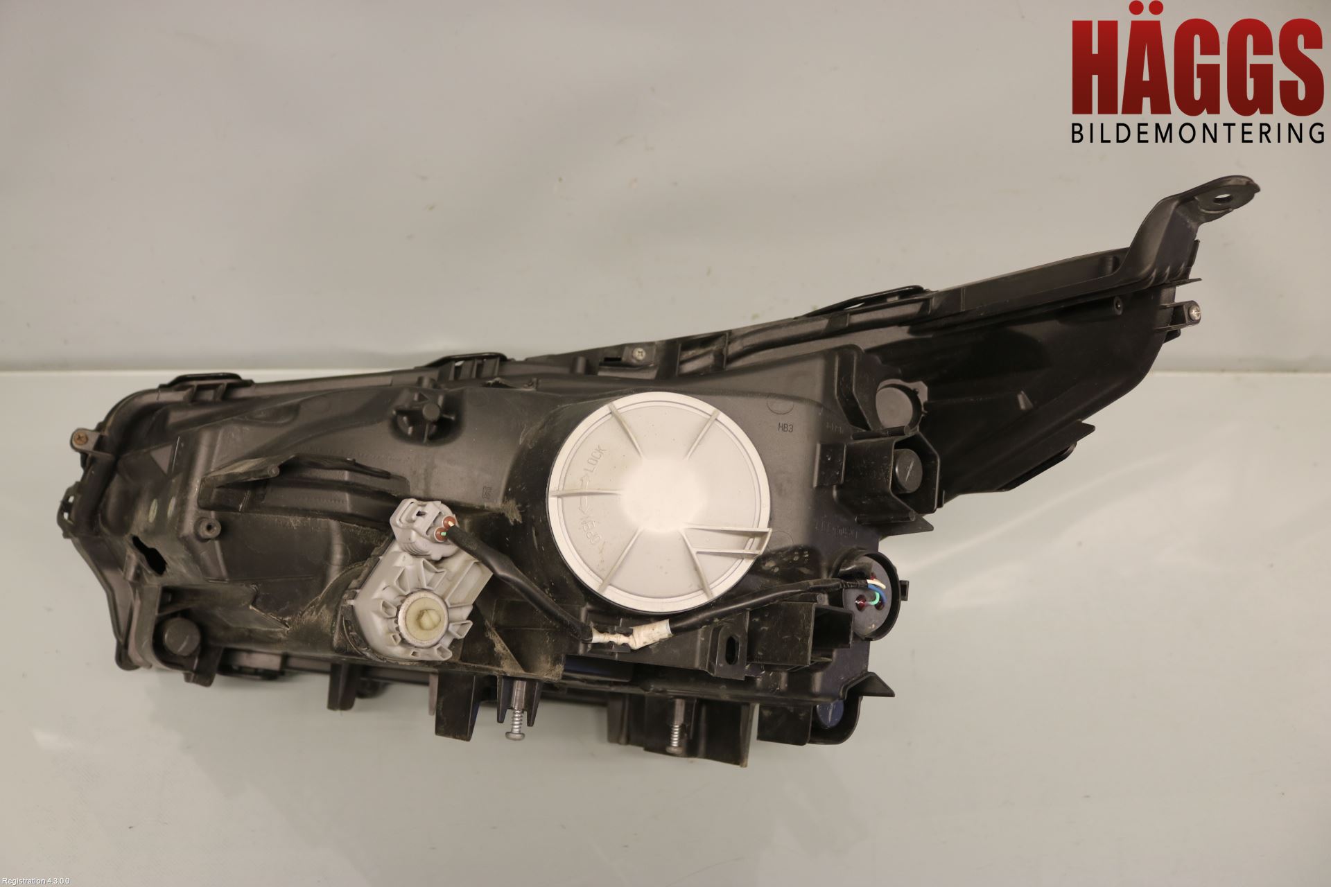 Lexus NX 300h 15-21 Strålkastare Höger