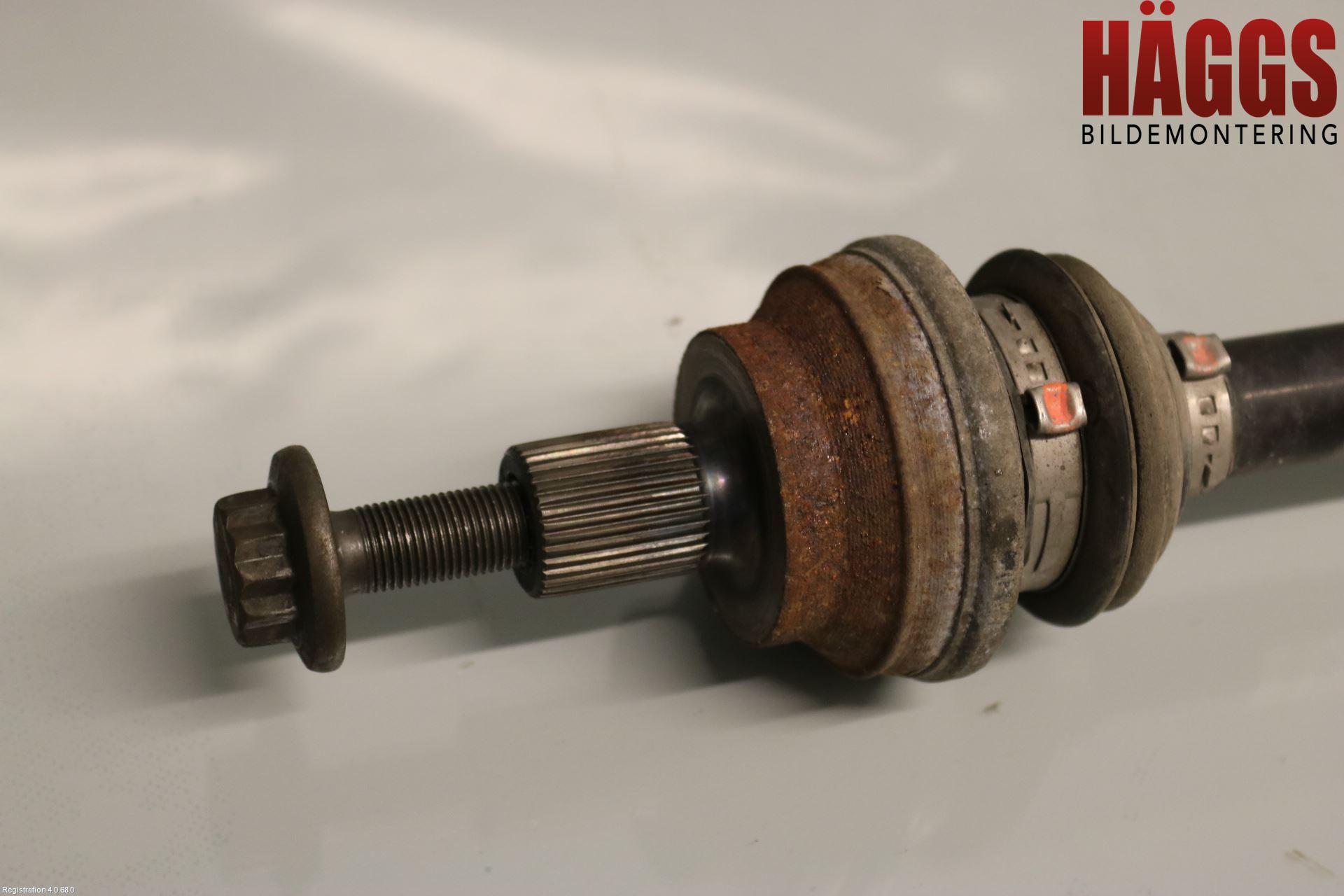 Volkswagen VW PASSAT 11-14 Drivaxel Bak Höger