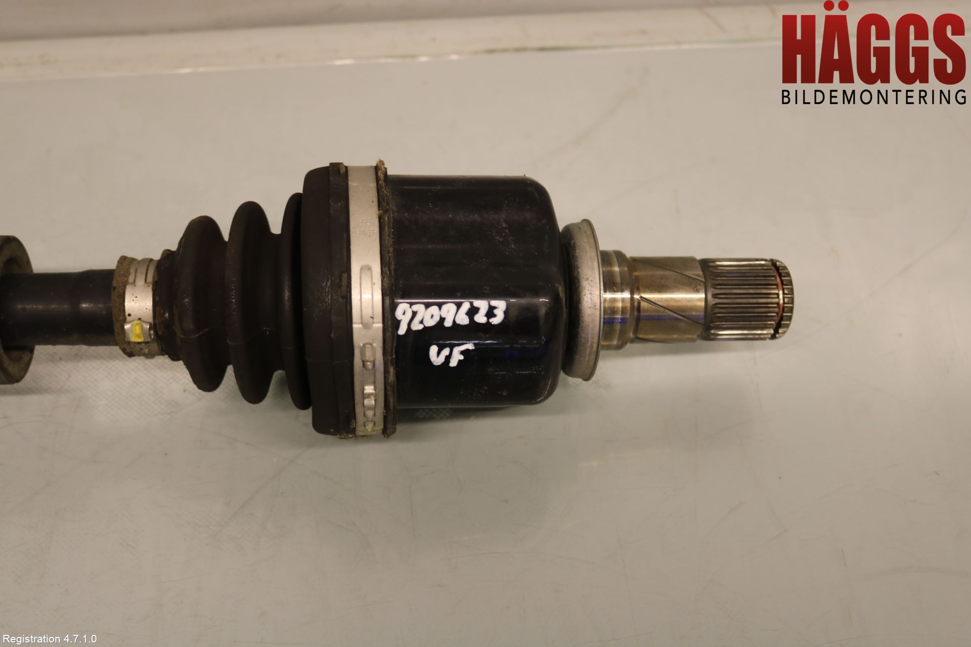 Mini COOPER CLUBMAN F54 16- Drivaxel Fram Vänster