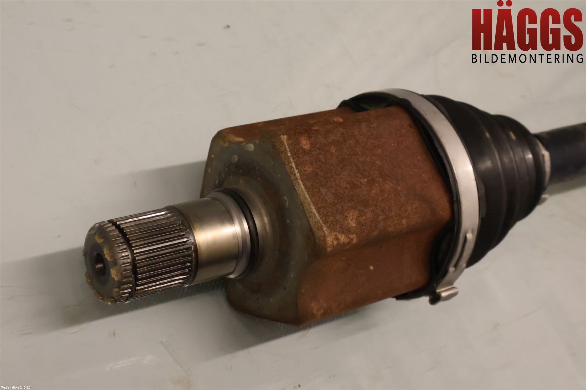 Volkswagen VW PASSAT 20-24 Drivaxel Fram Vänster