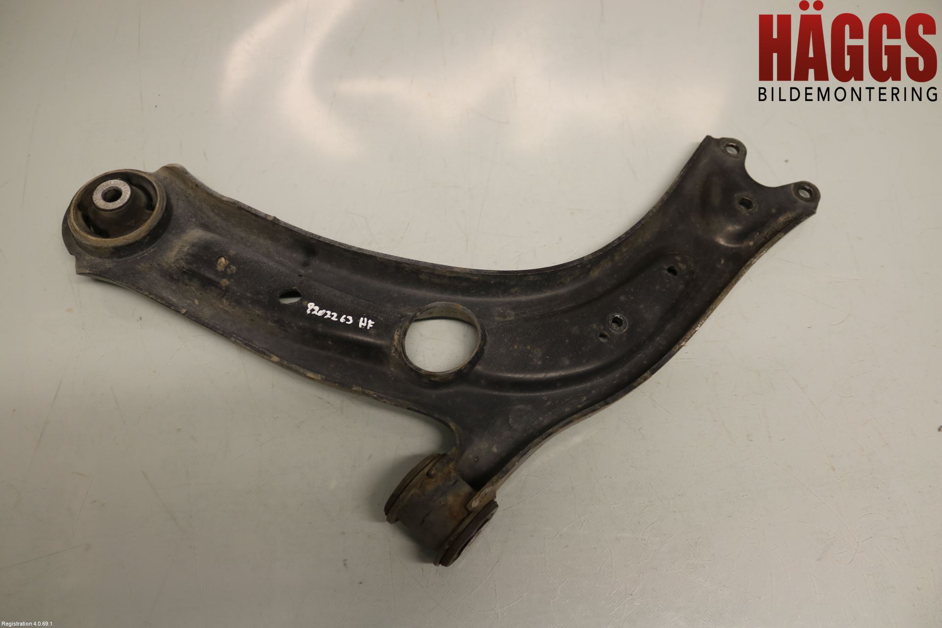 Volkswagen VW PASSAT 15-19 Bärarm Fram Undre Hö