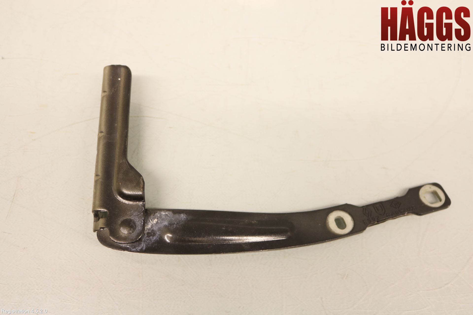 Dacia DUSTER 10-17 Huvgångjärn