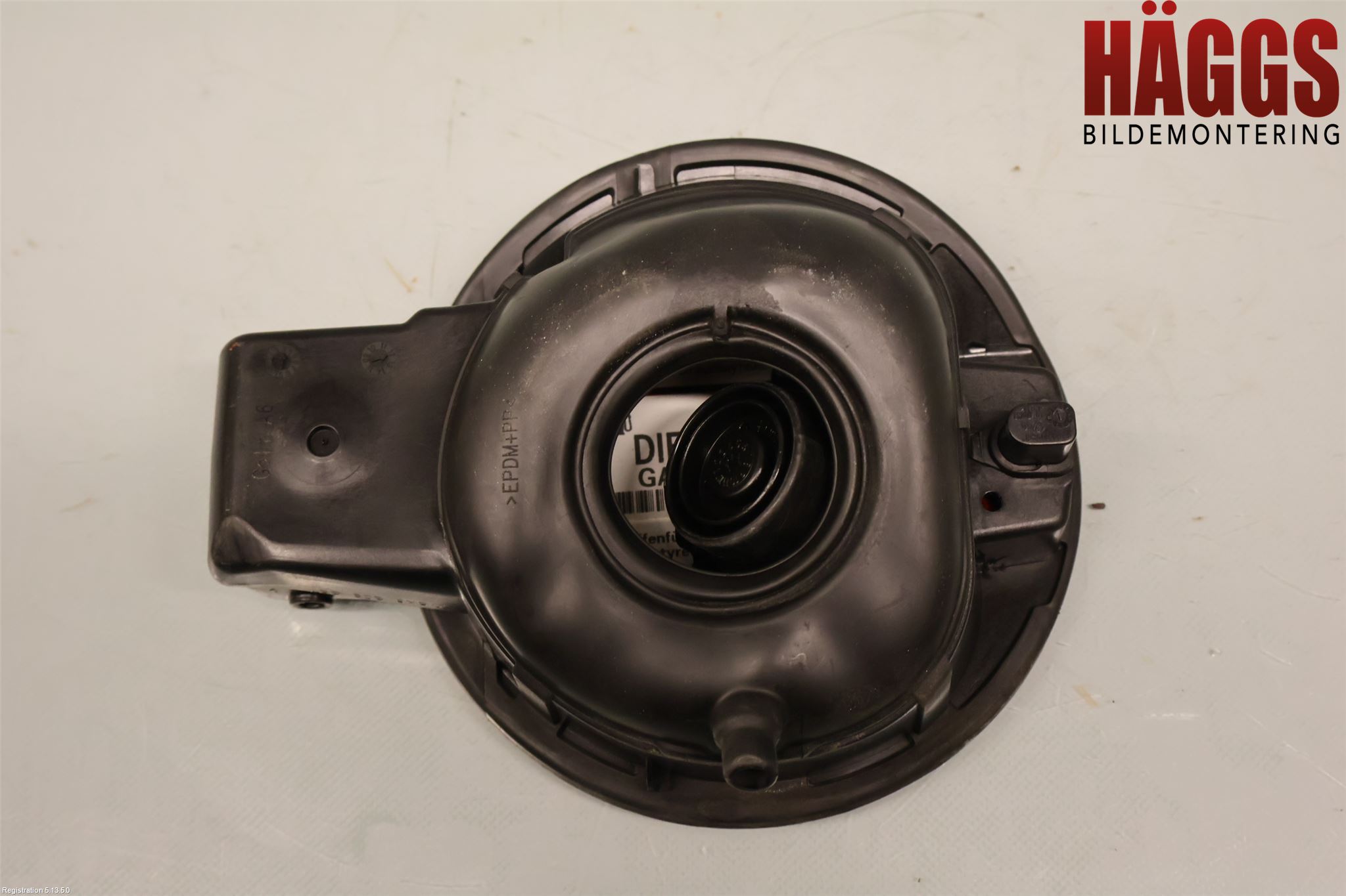 Volkswagen VW GOLF VI 09-13 Tanklucka