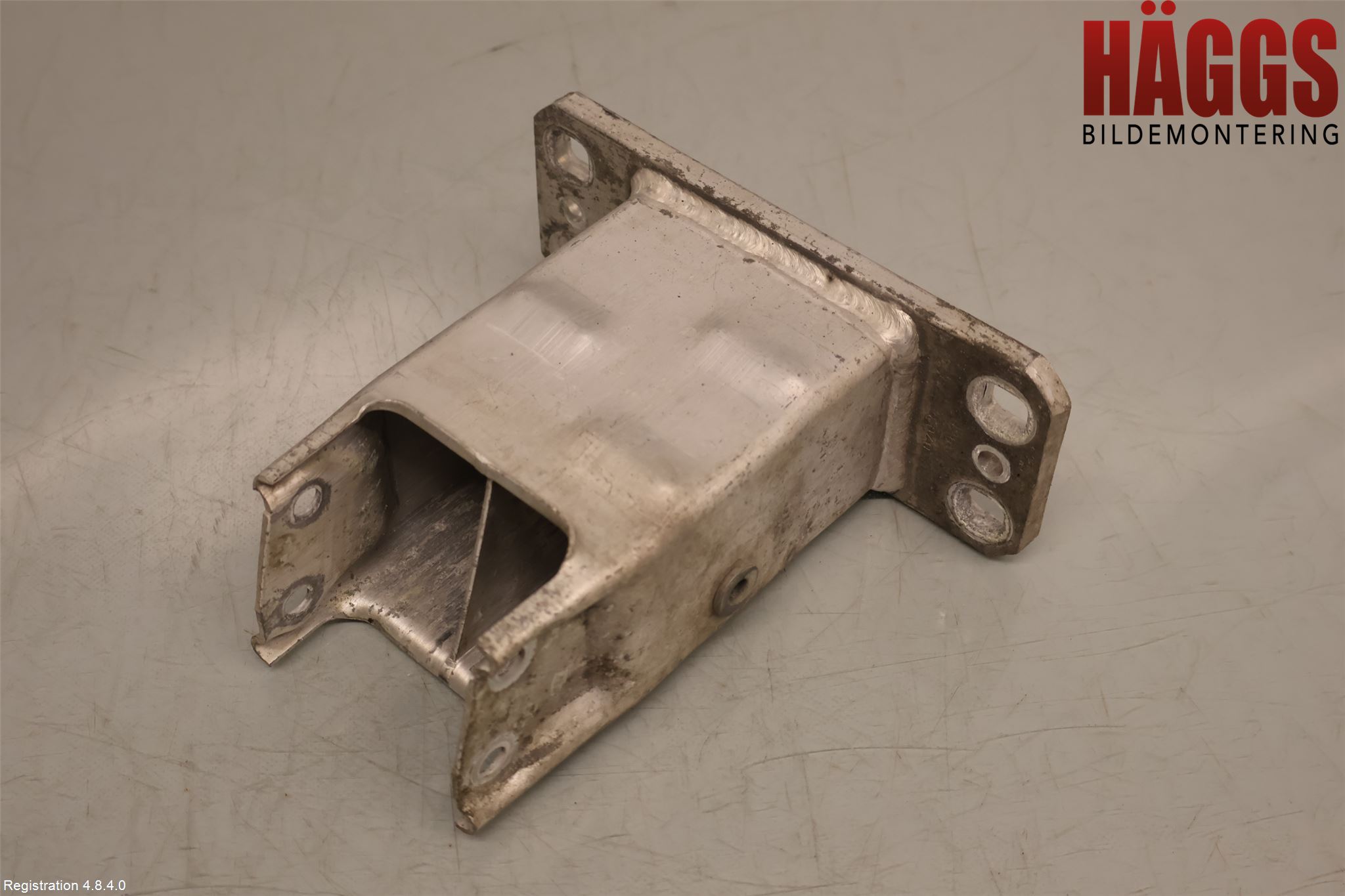 BMW 5 E60/61 Sed/Tou 02-10 Stötfångarbärjärn Fram