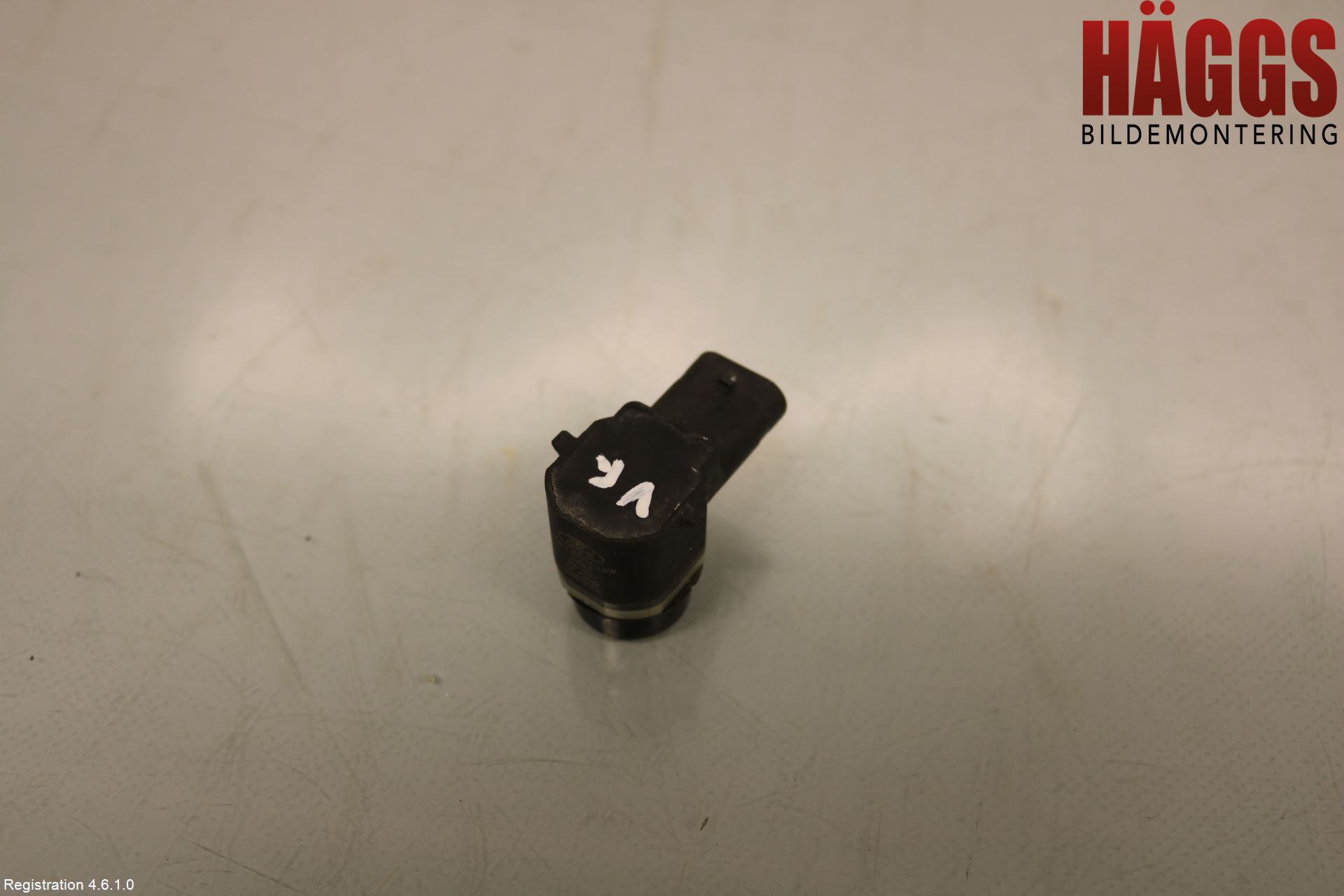 Ford KUGA 13-16 Parkeringshjälp Frontsensor