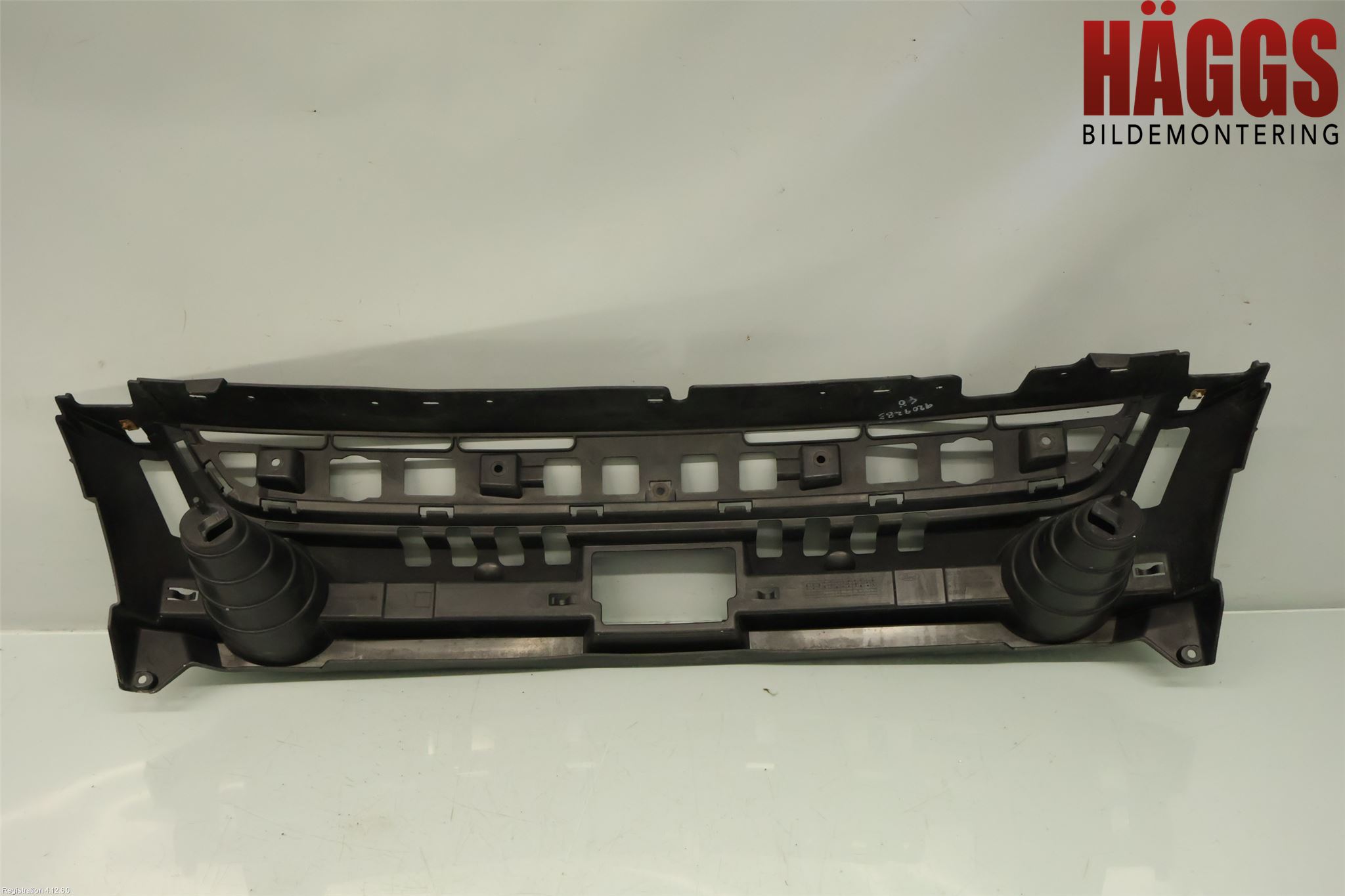 Ford KUGA 13-16 Grilldel Mitt