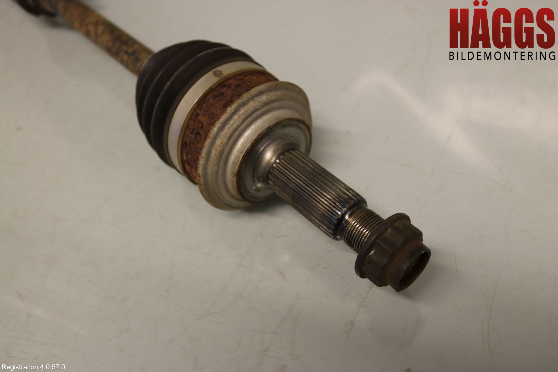 Toyota iQ Drivaxel Fram Höger