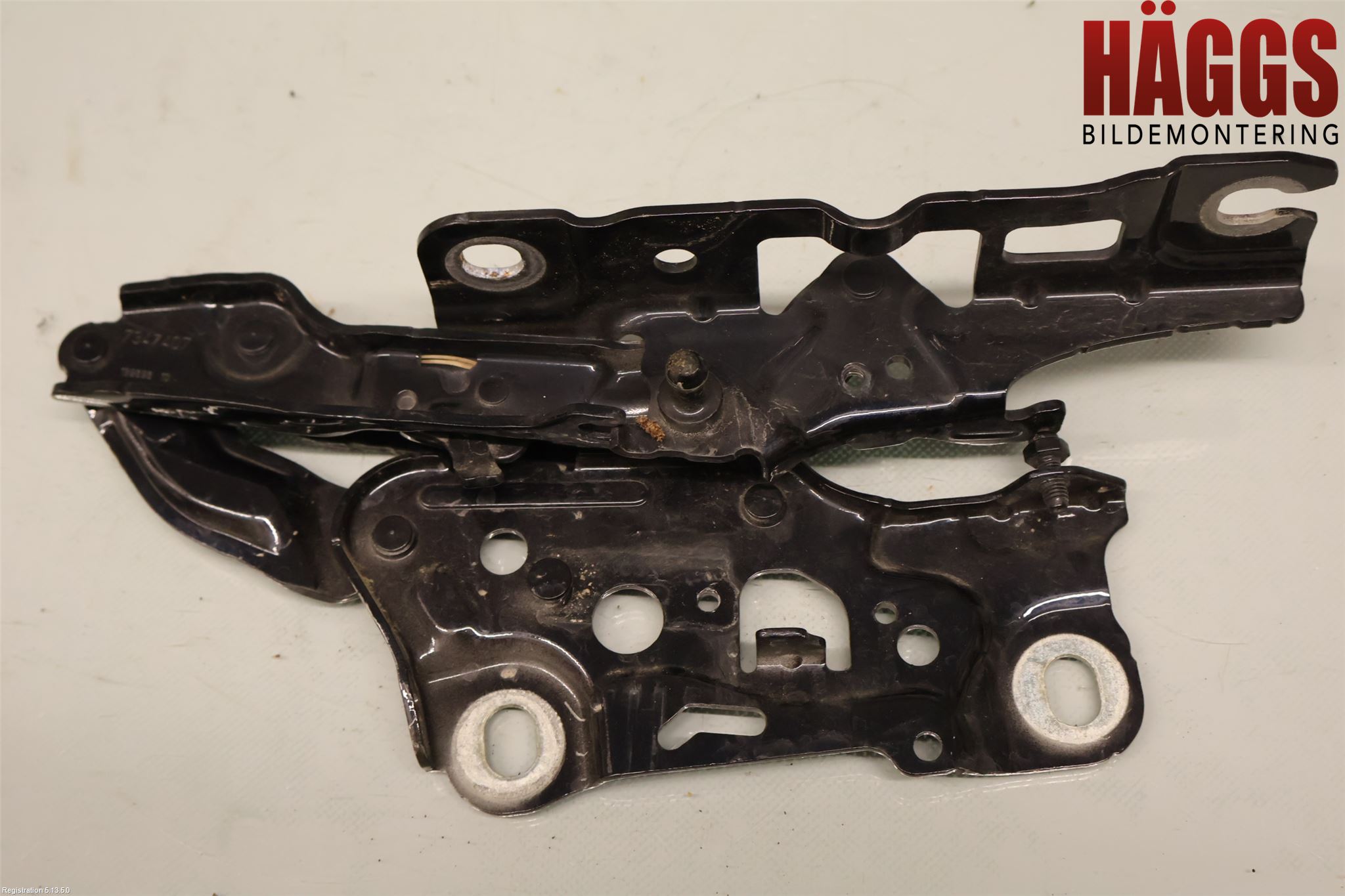 BMW 5 G30/G31/F90 17-23 Huvgångjärn