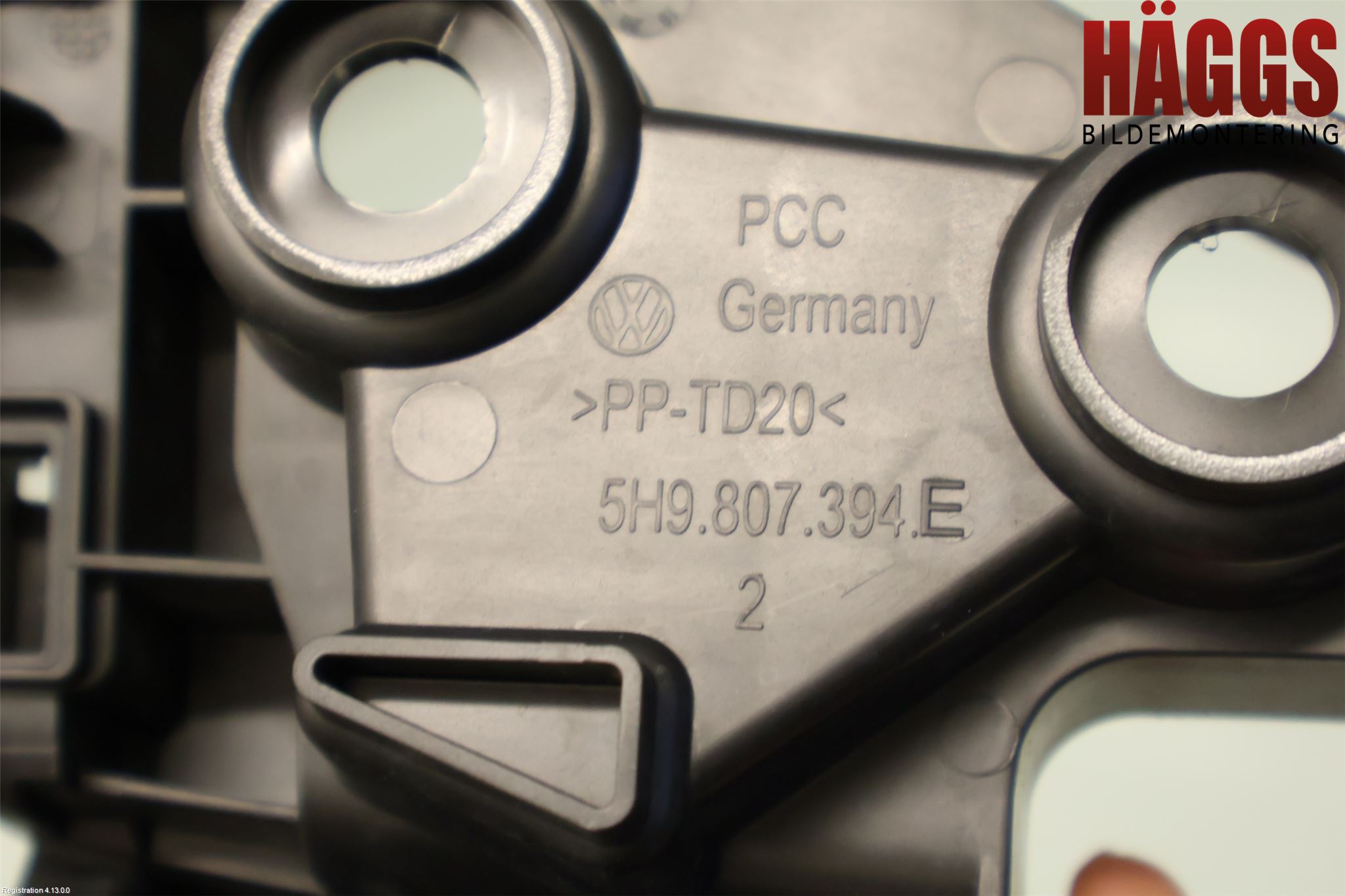 Volkswagen VW GOLF / E-GOLF VIII 20- Stötfångarfäste Bak Hö