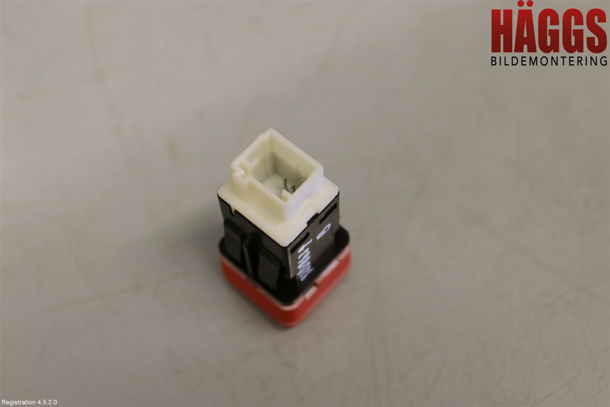 Peugeot 408 22- Strömställare Baklucka