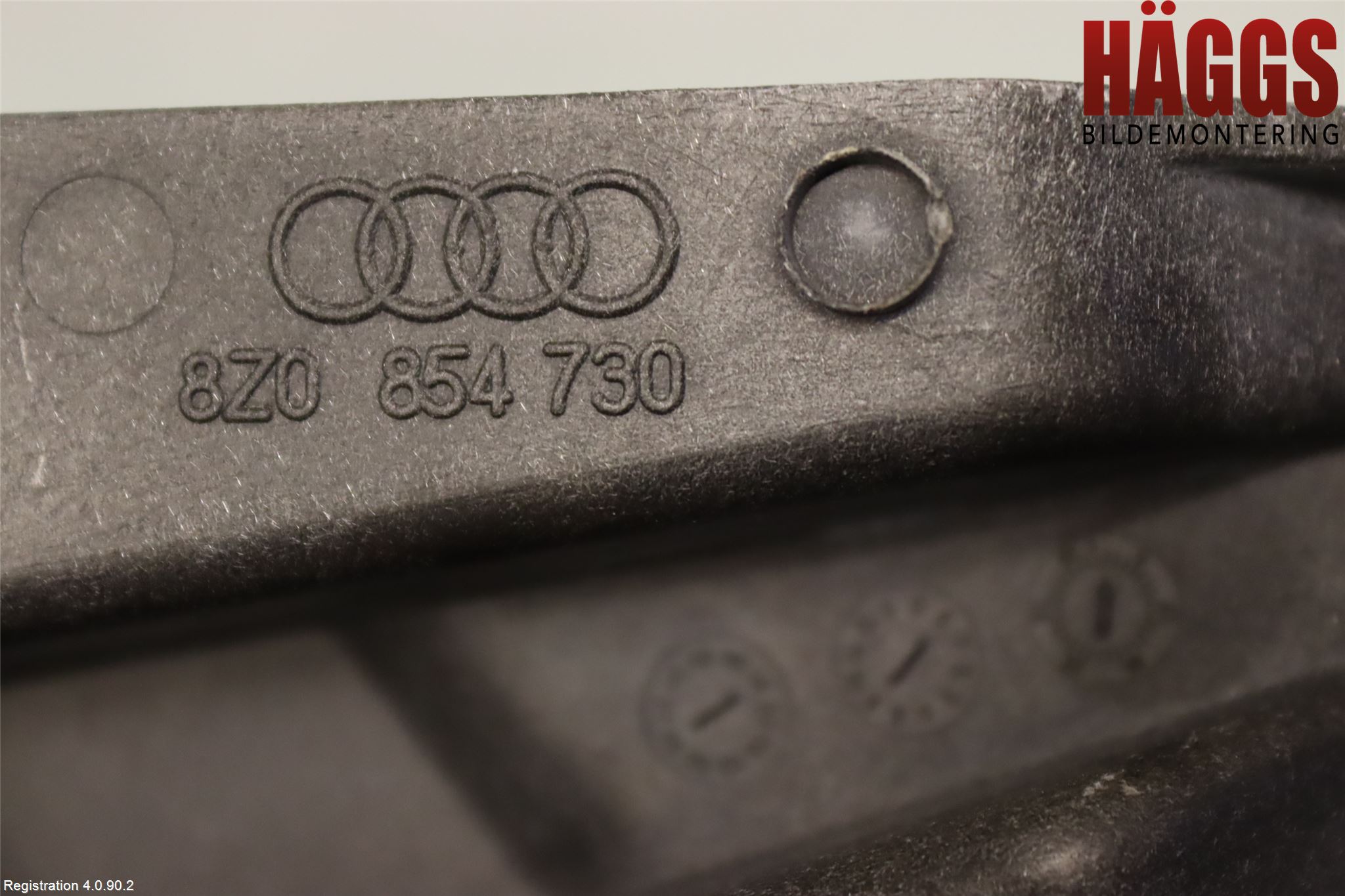 Audi A2 Skärmfäste Fram Hö