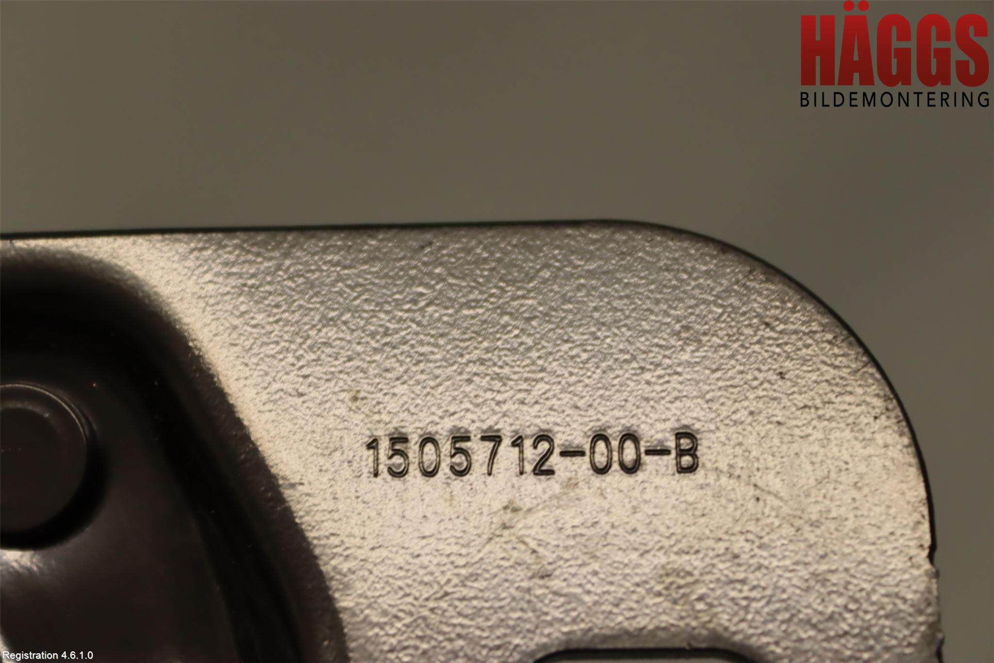 Tesla MODEL Y 21- Huv Spärr