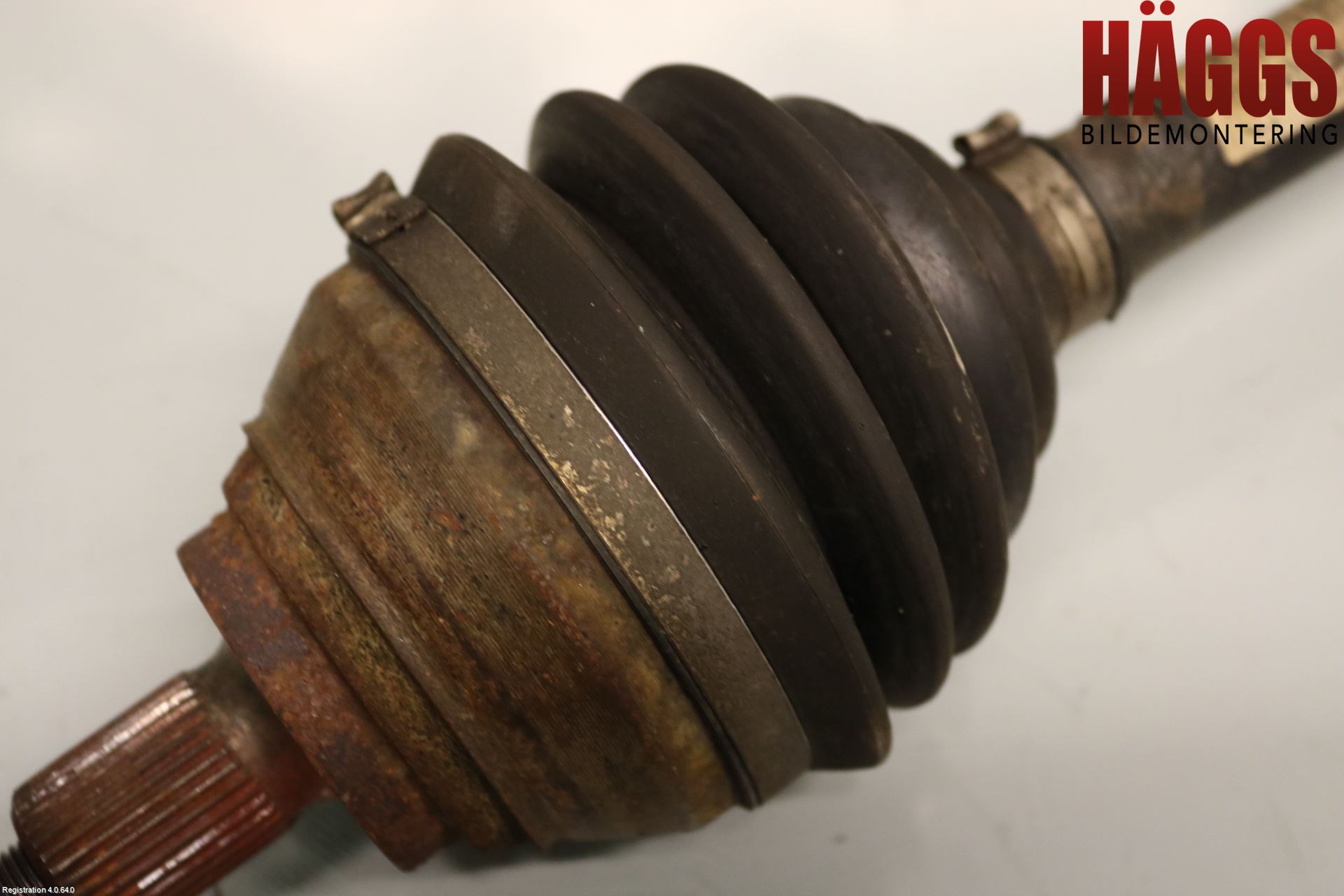 Volkswagen VW CADDY 11-15 Drivaxel Fram Vänster