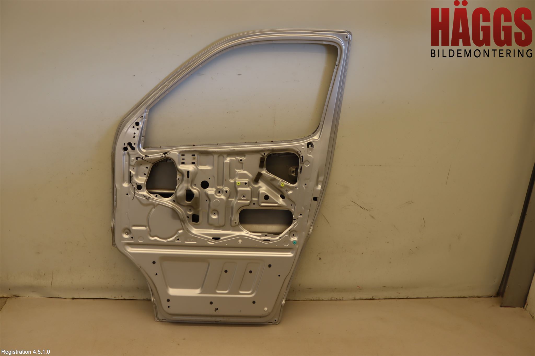 Toyota HI-ACE 06-12 Dörr Fram Höger