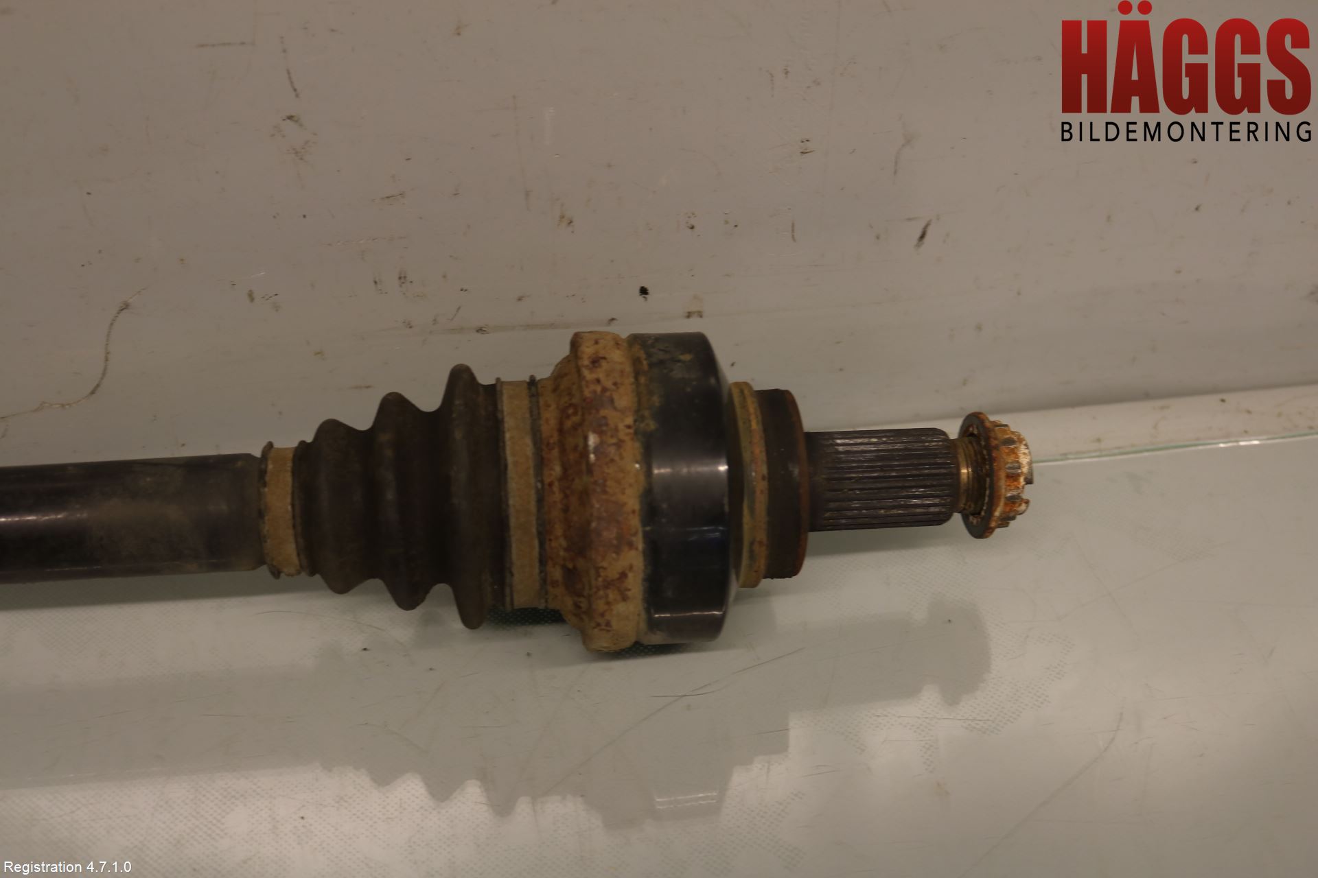 BMW 1 F20/F21 11-19 Drivaxel Bak Vänster