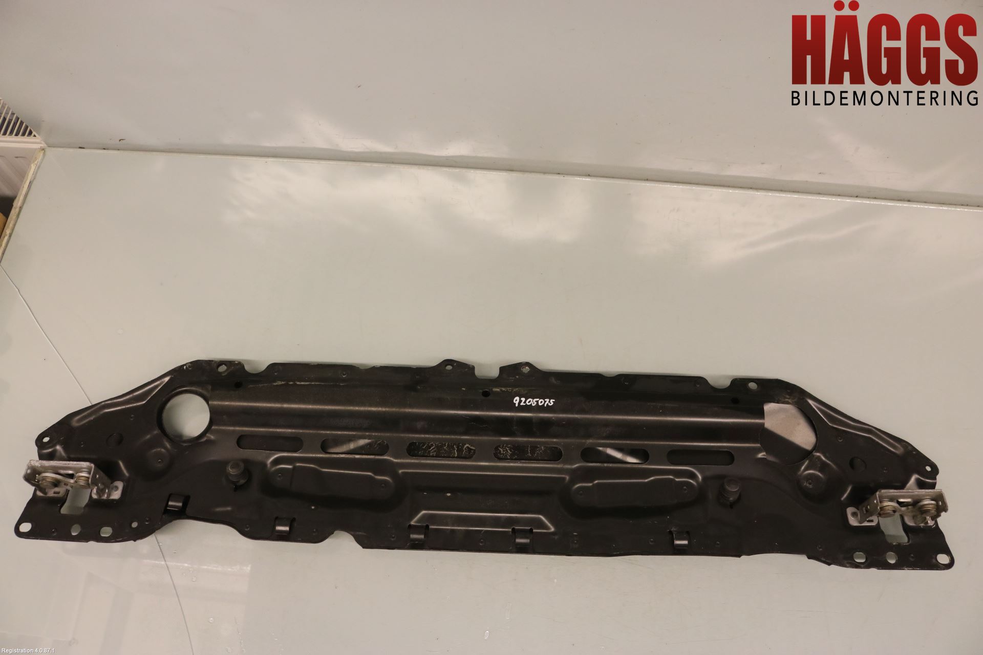 BMW 5 E60/61 Sed/Tou 02-10 Frontplåt