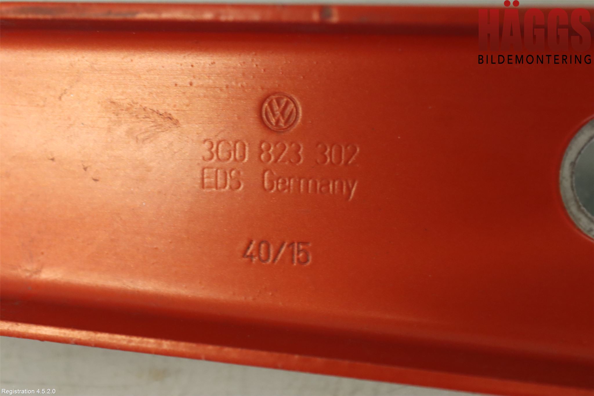 Volkswagen VW PASSAT 15-19 Huvgångjärn