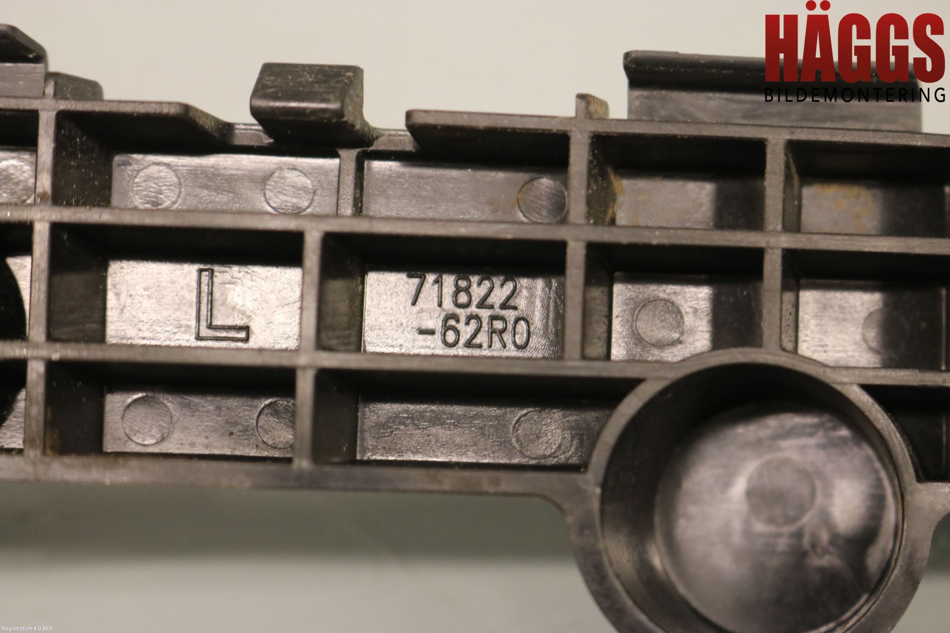 Suzuki IGNIS 01-20 Stötfångarfäste Bak Vä