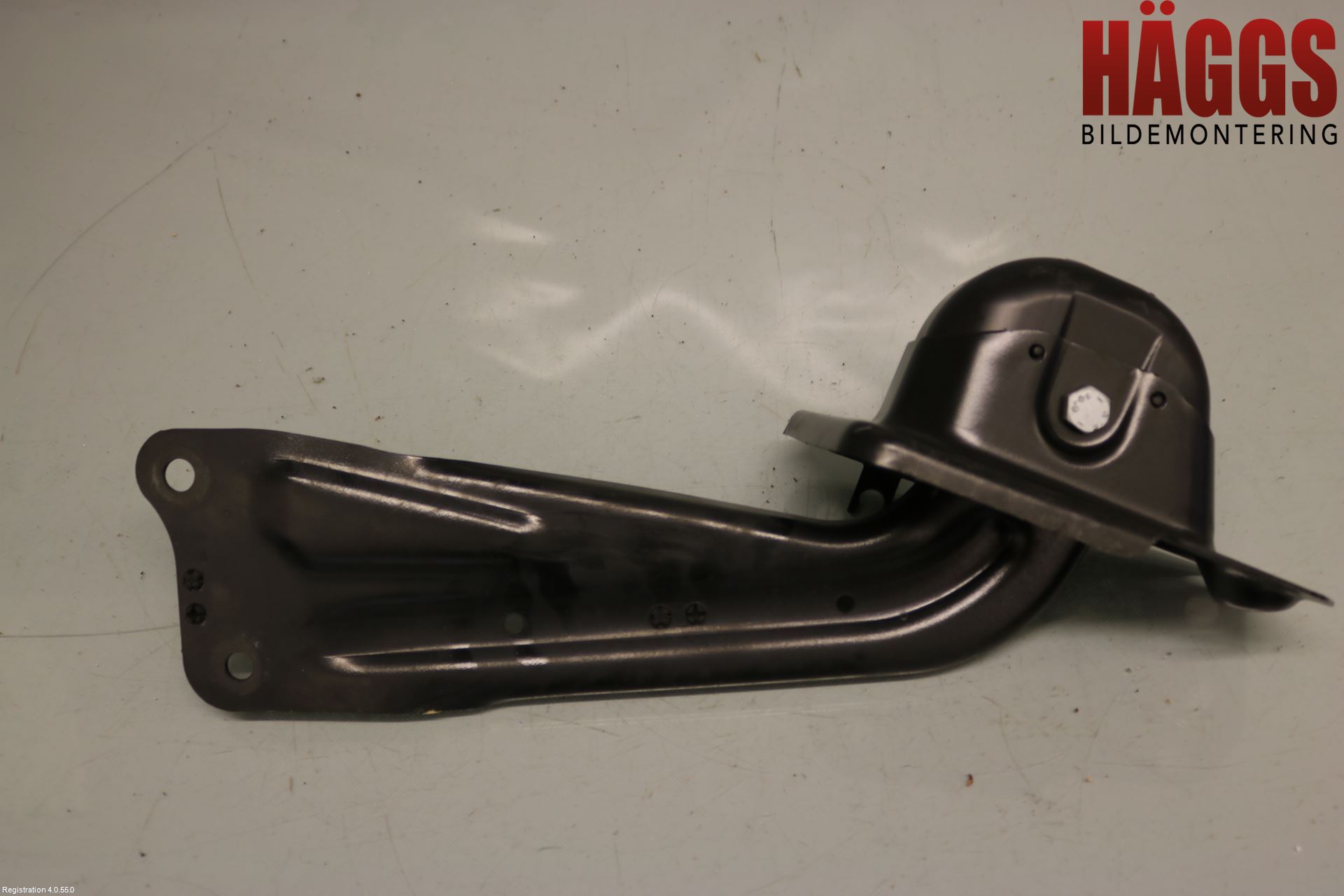 Audi Q3 F3 19- Bärarm Bak Höger