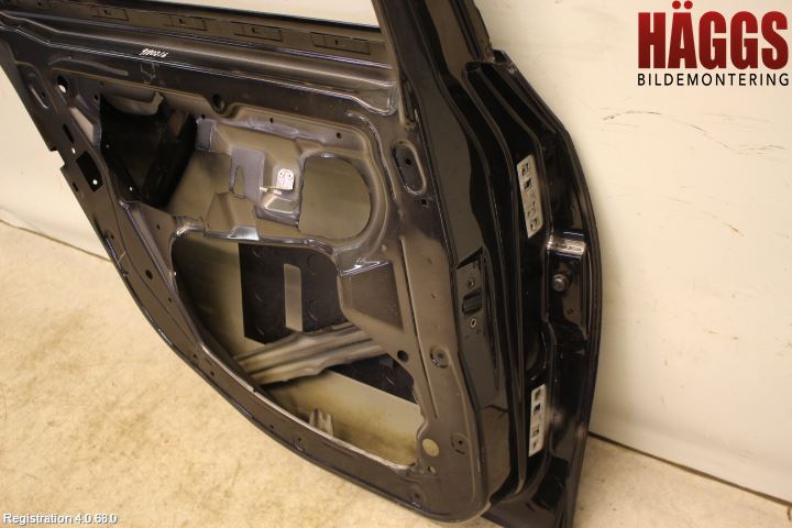 BMW 5 E60/61 Sed/Tou 02-10 Dörr Bak Vänster